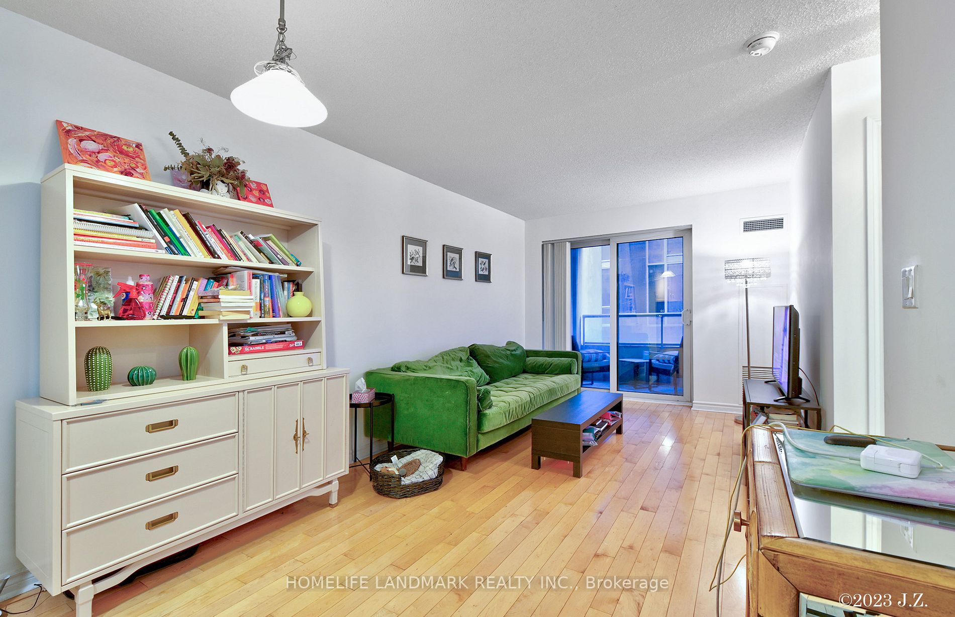 250 Wellington St, #1227