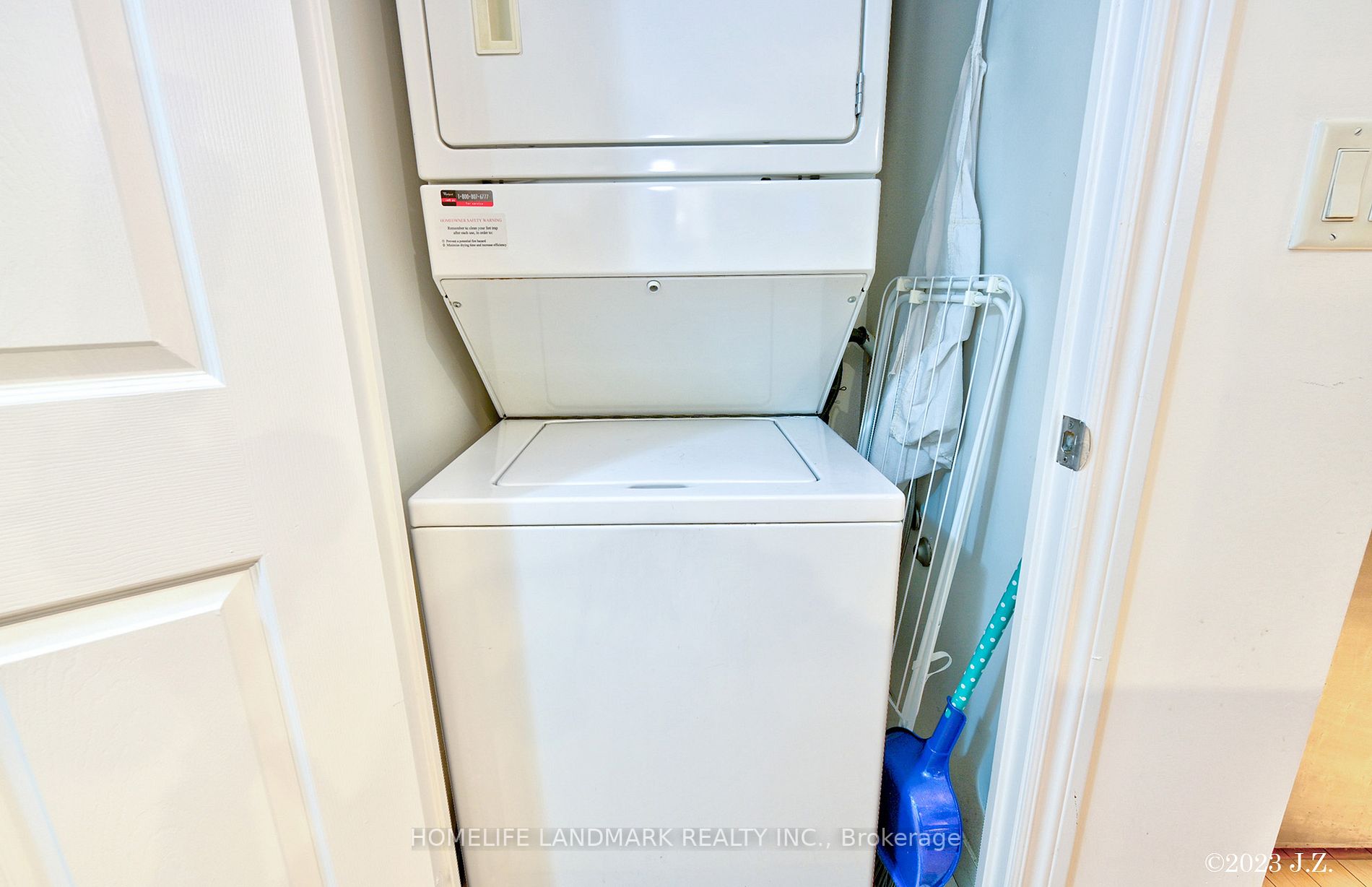 250 Wellington St, #1227
