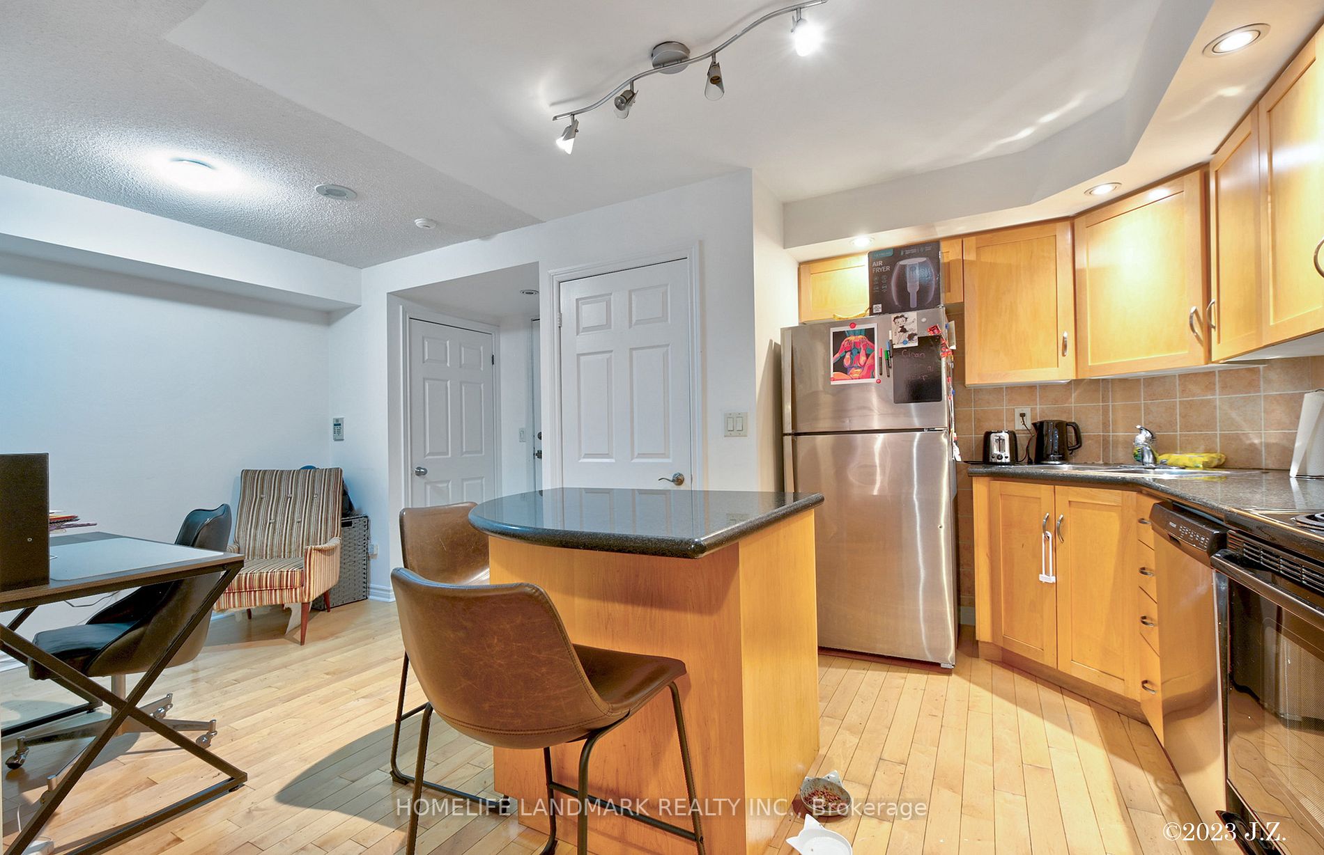 250 Wellington St, #1227