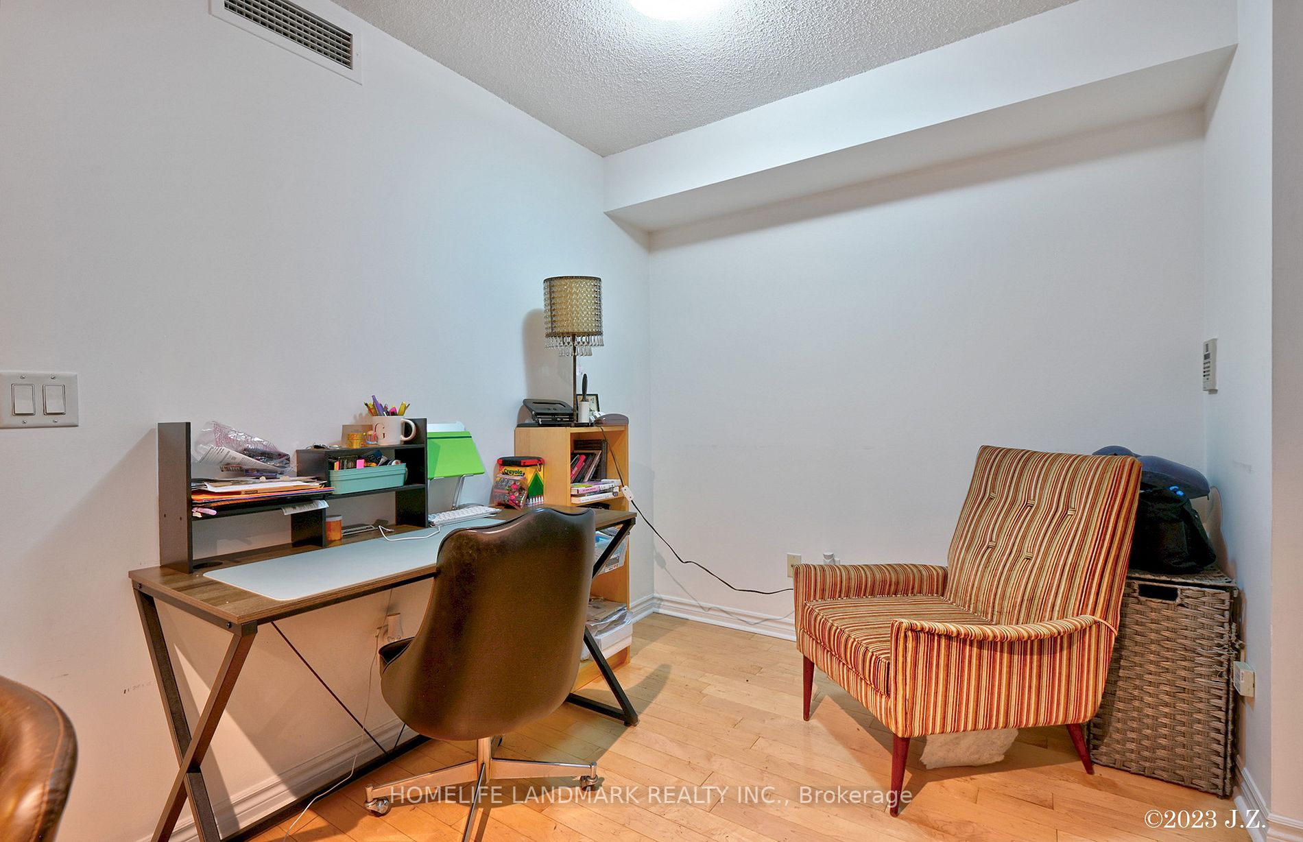 250 Wellington St, #1227