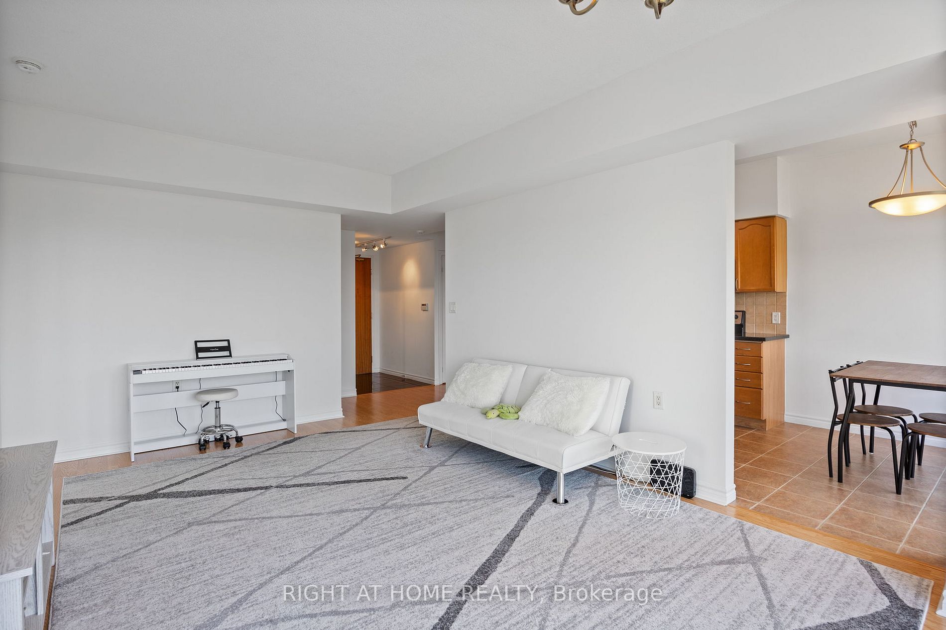 3840 Bathurst St, #809
