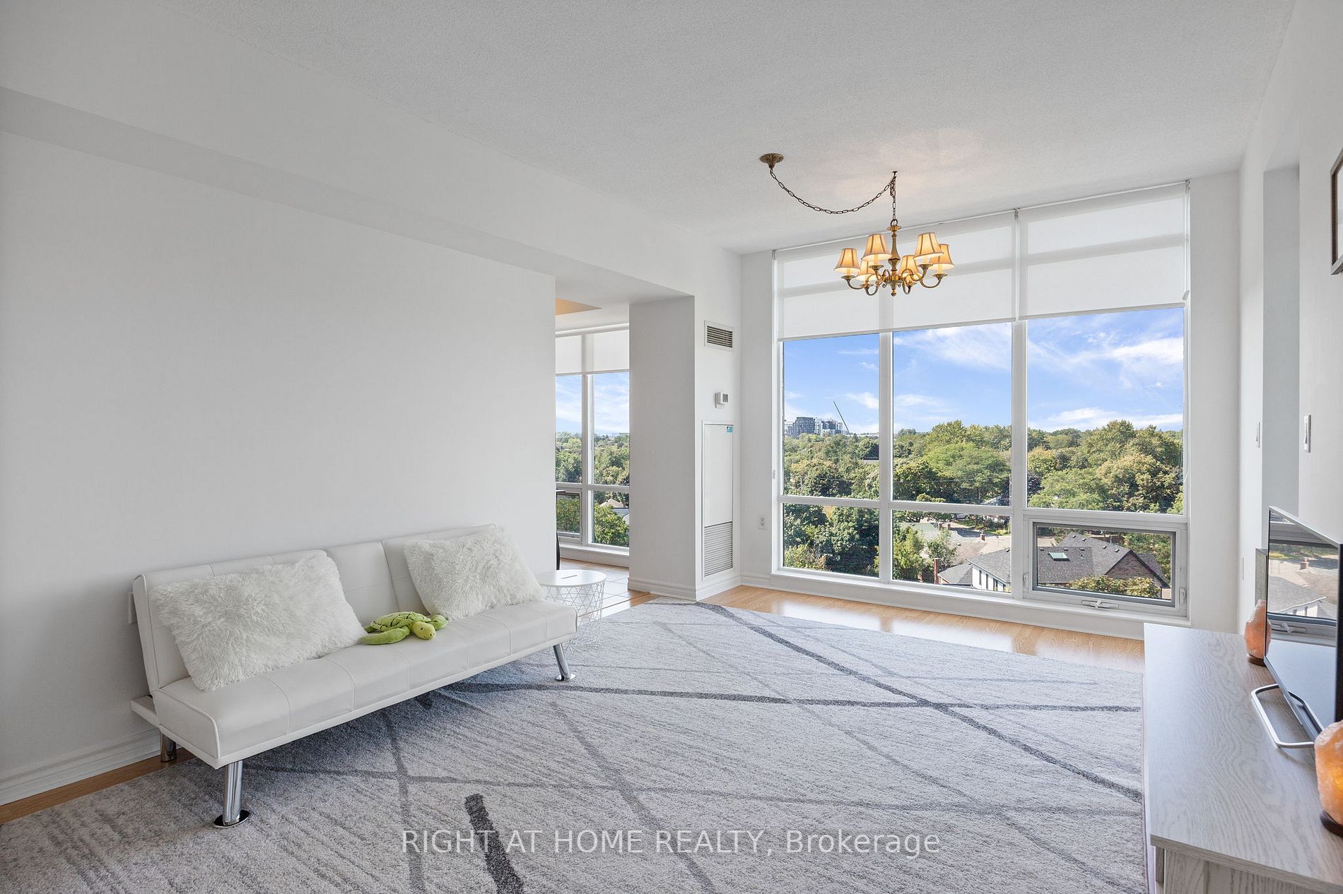 3840 Bathurst St, #809