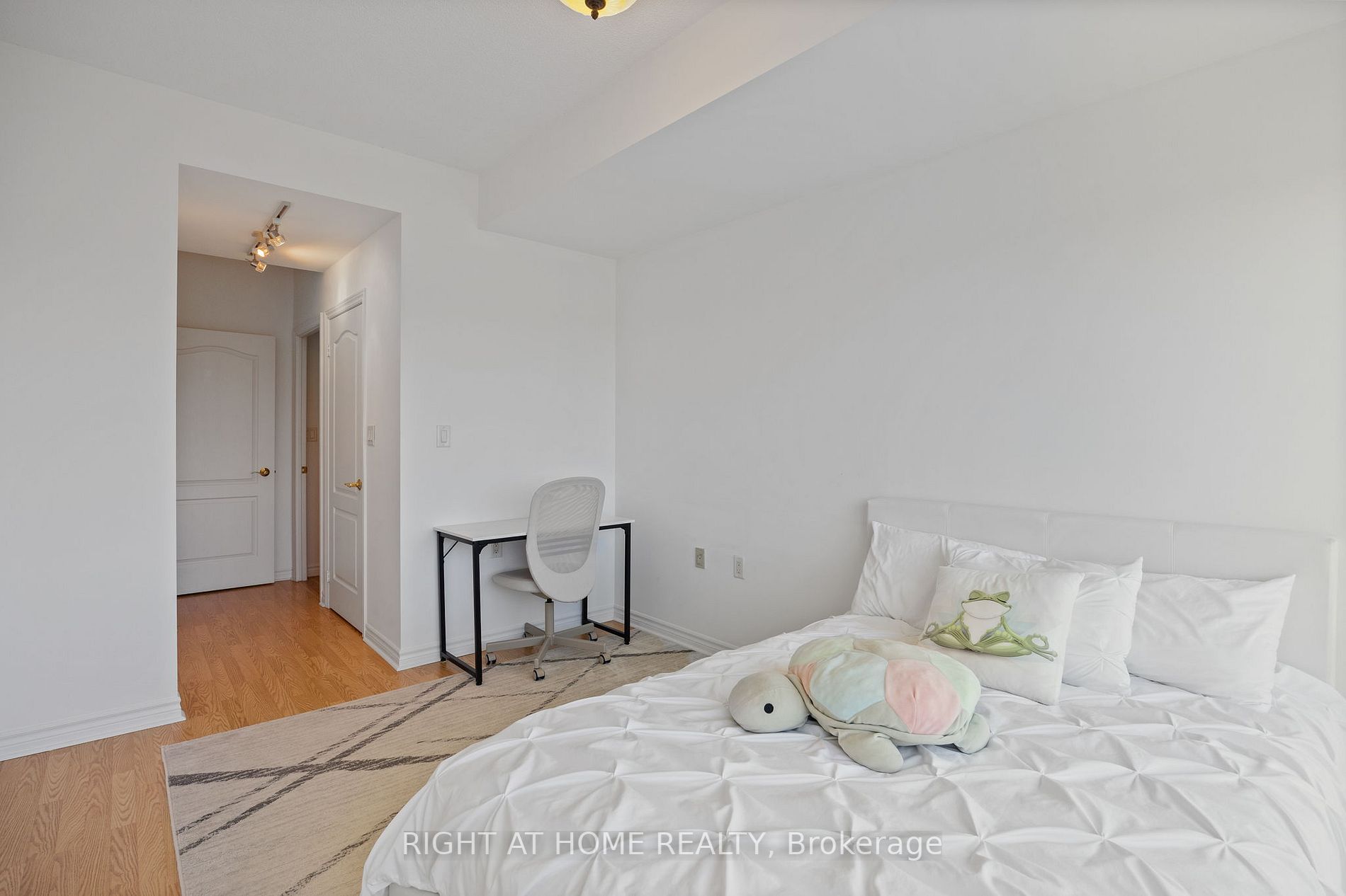 3840 Bathurst St, #809