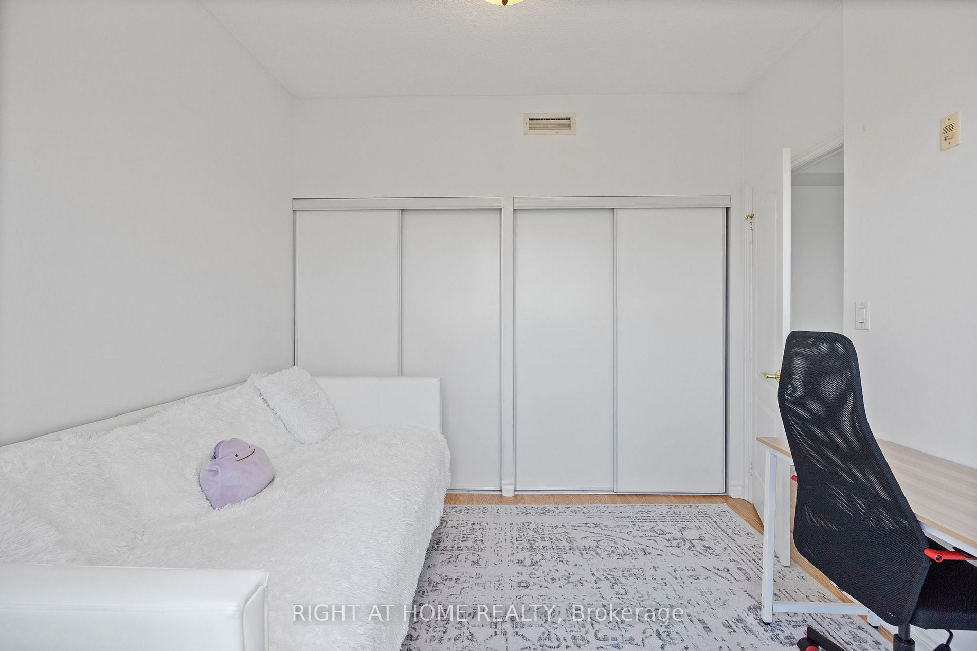3840 Bathurst St, #809