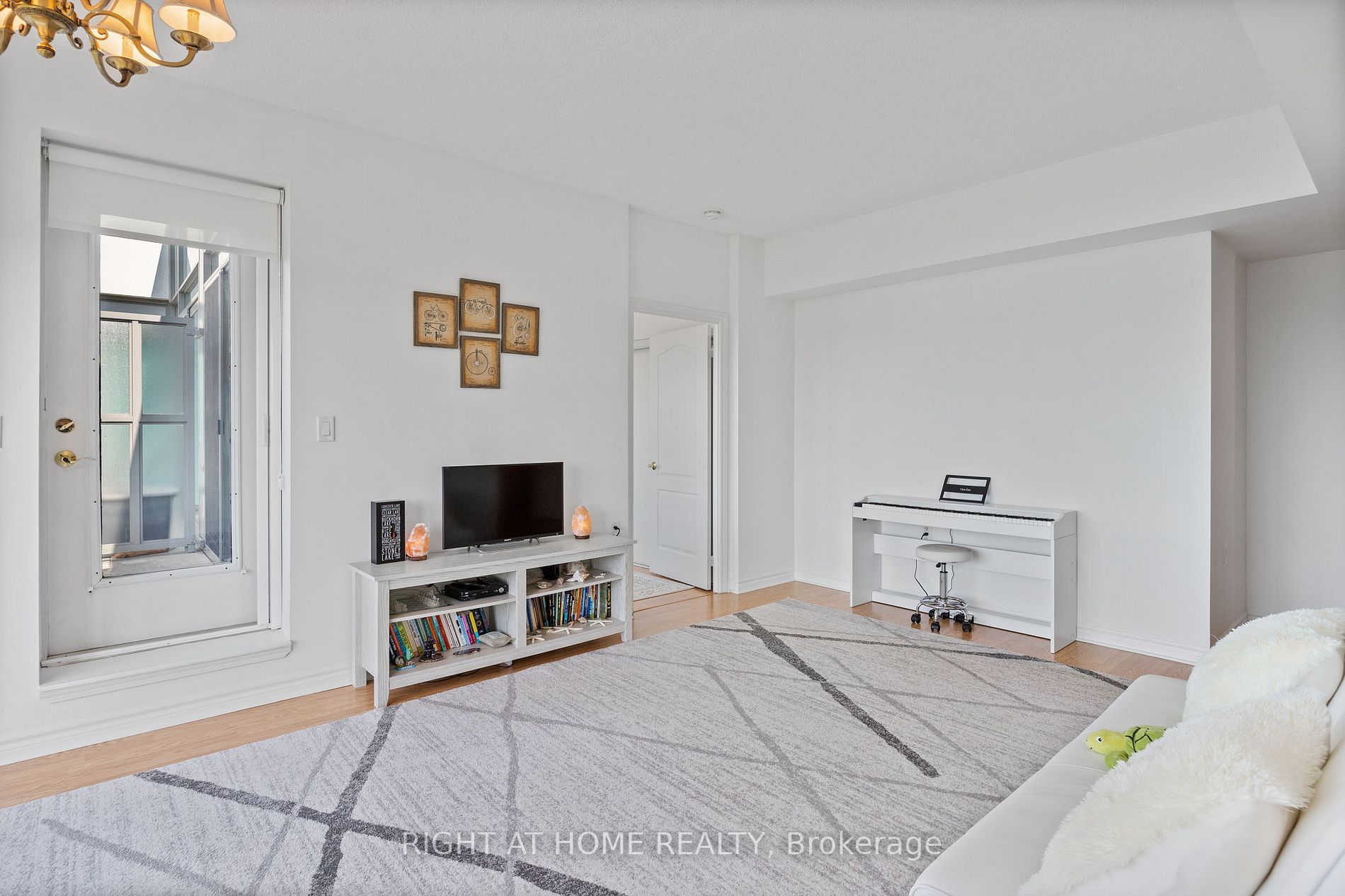 3840 Bathurst St, #809
