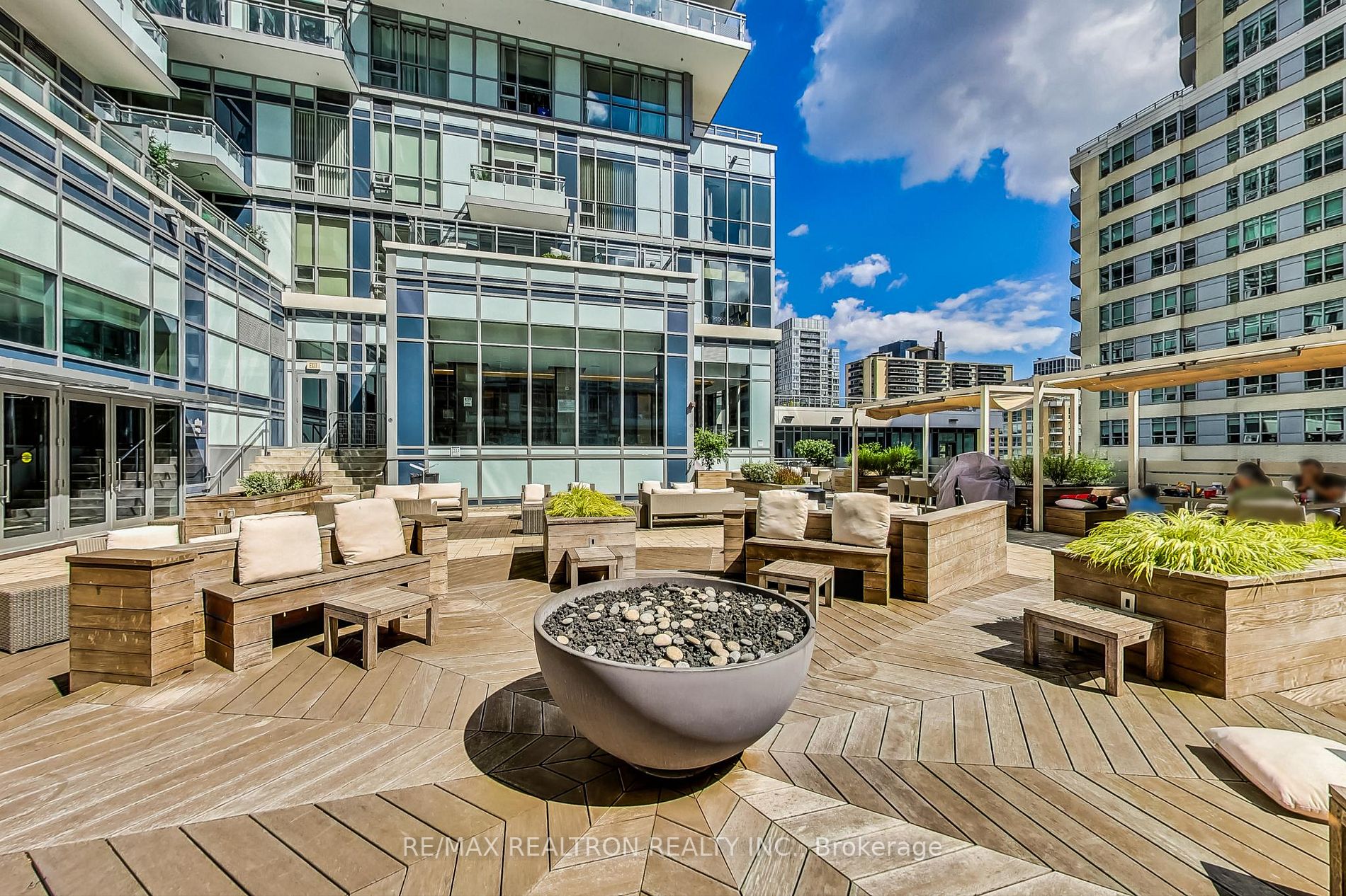 89 Dunfield Ave, #635