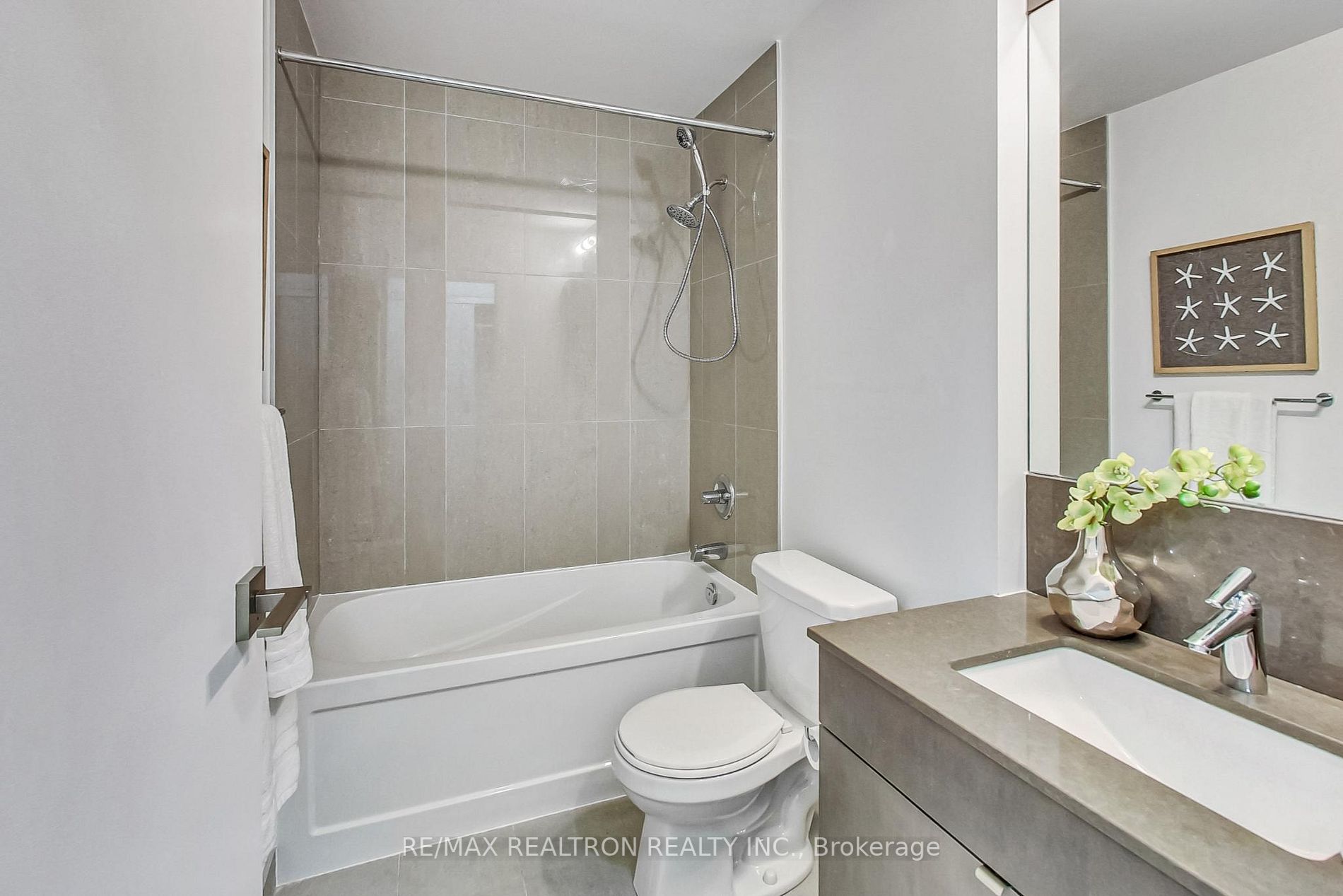 89 Dunfield Ave, #635
