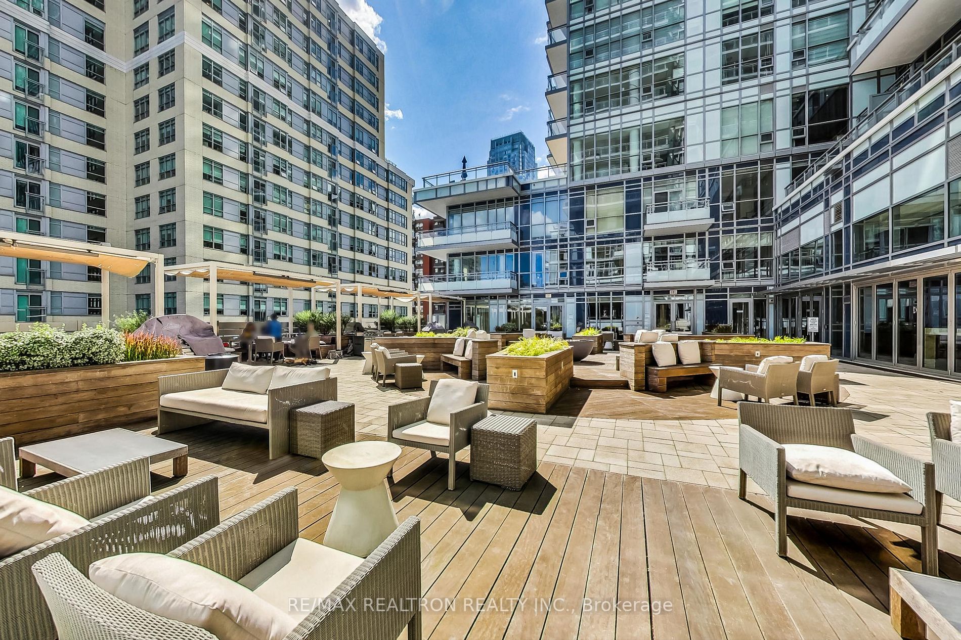 89 Dunfield Ave, #635