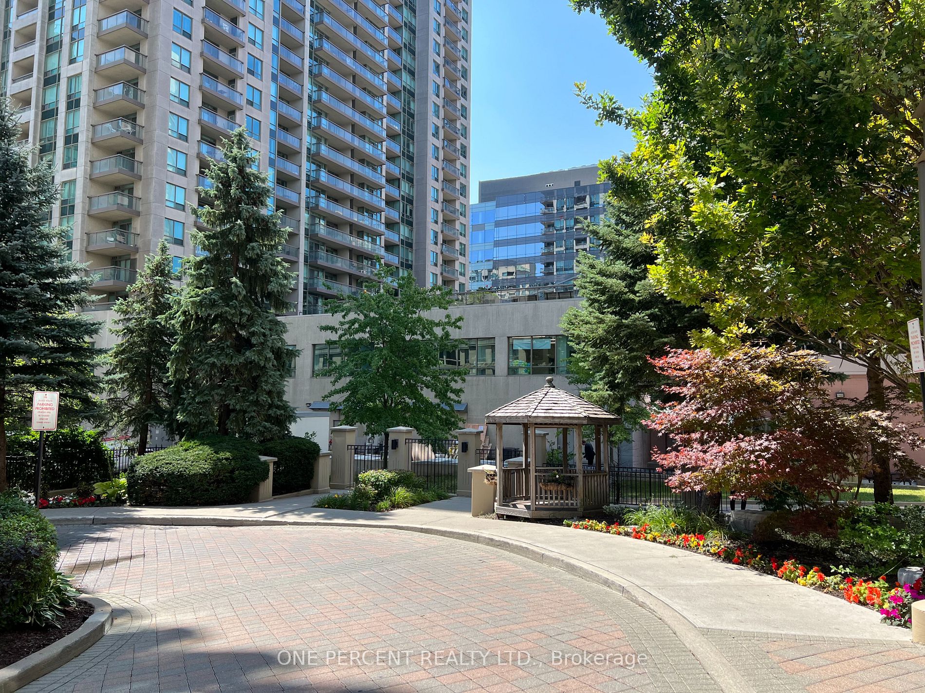 260 Doris Avenue, #811