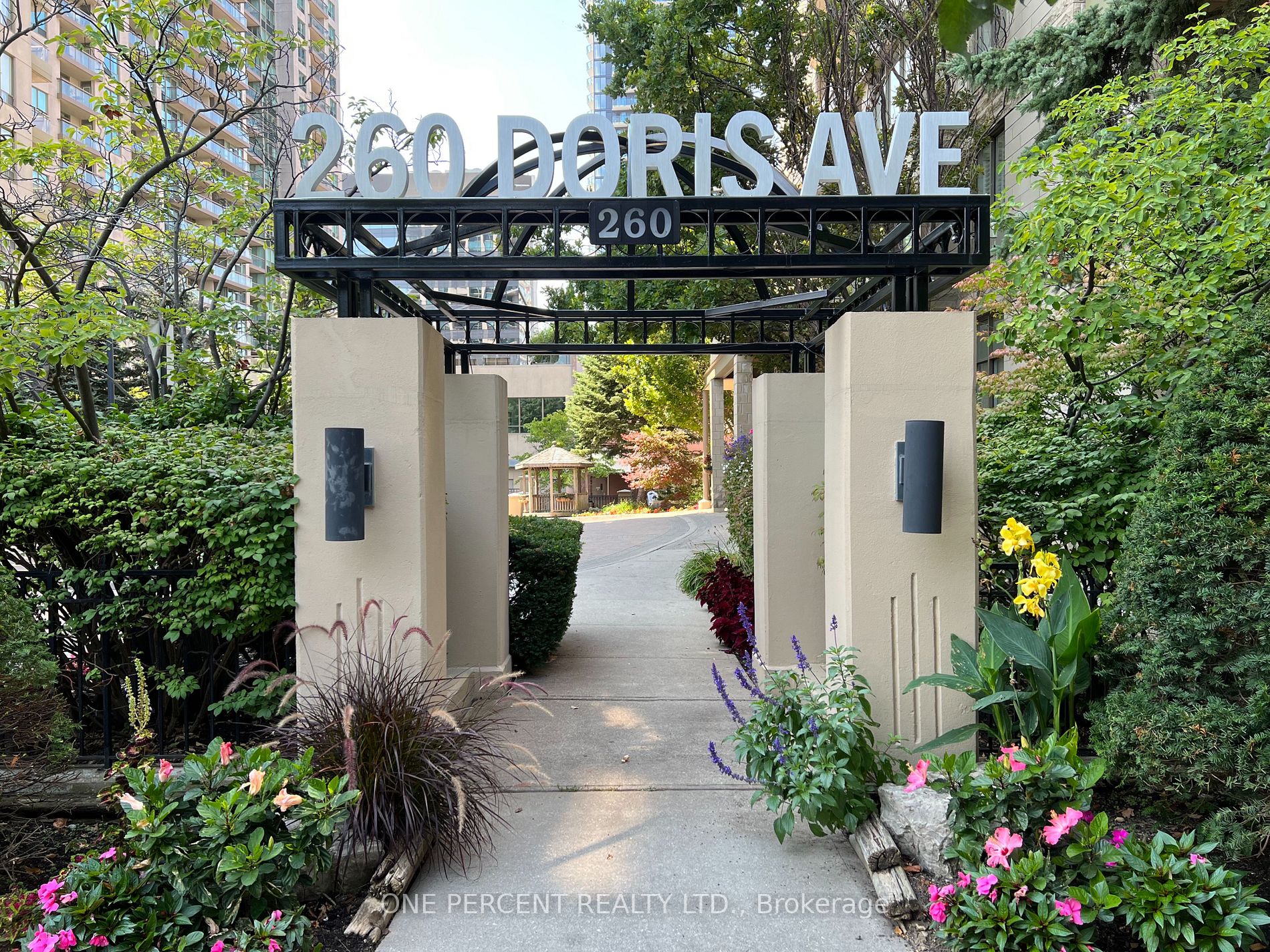 260 Doris Avenue, #811