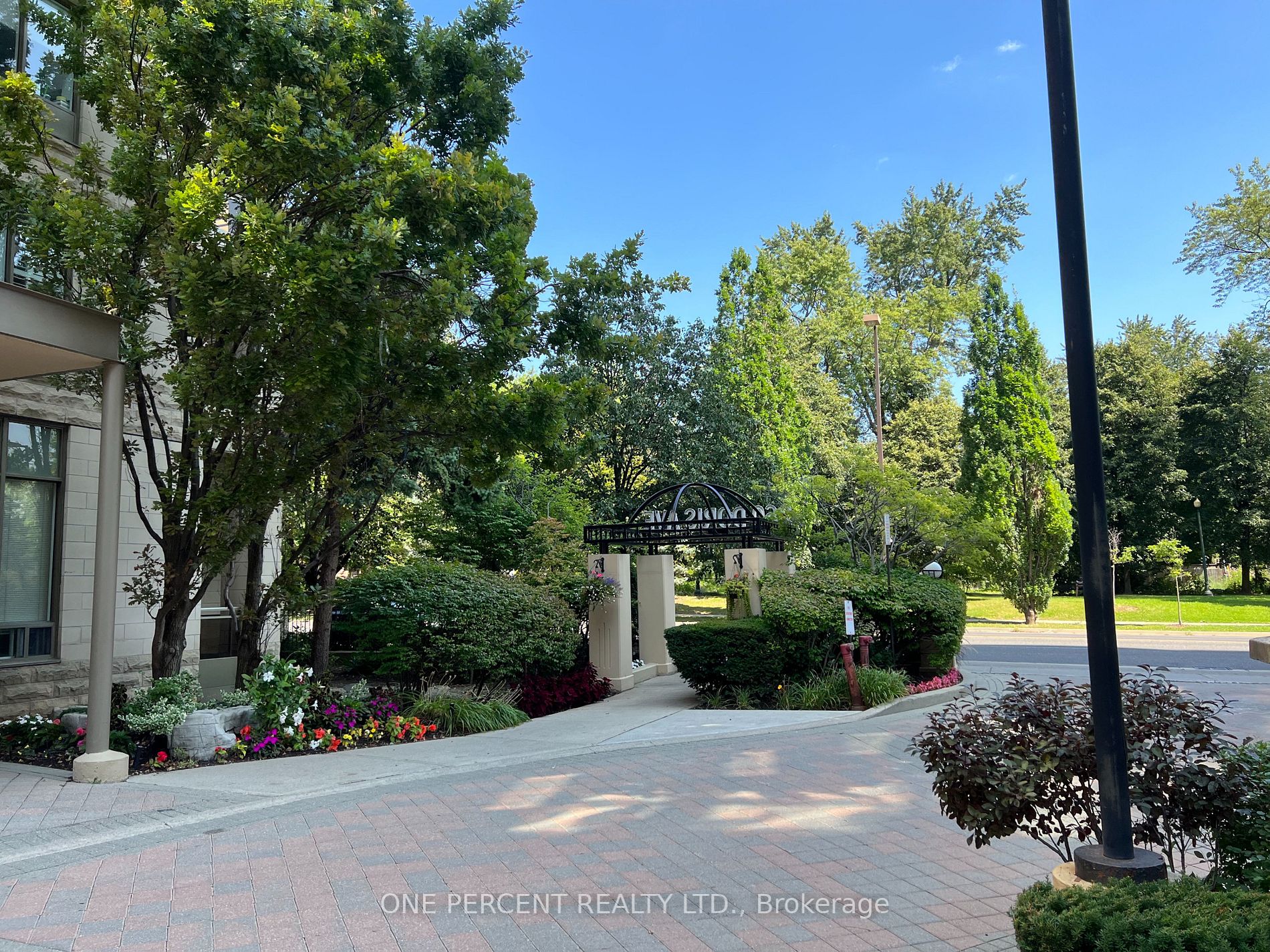 260 Doris Avenue, #811