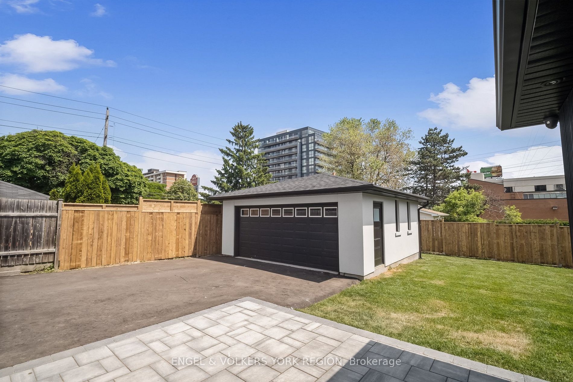 95 Risebrough Ave