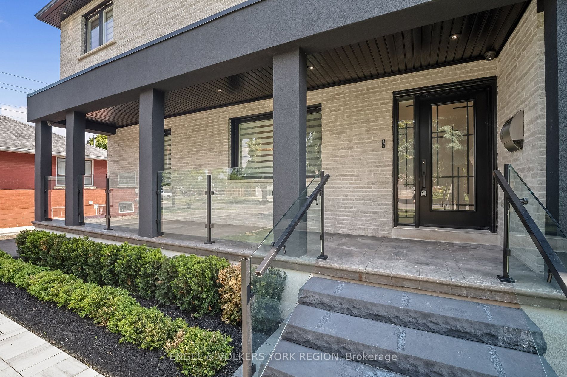 95 Risebrough Ave
