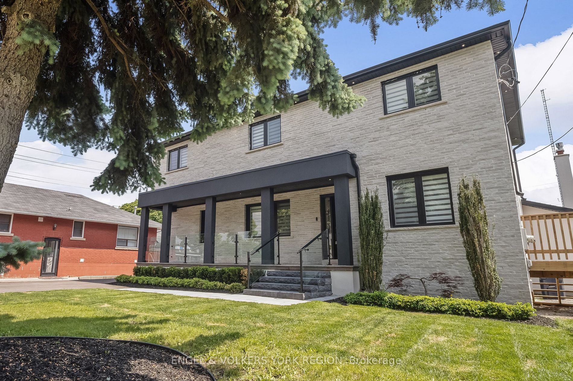 95 Risebrough Ave