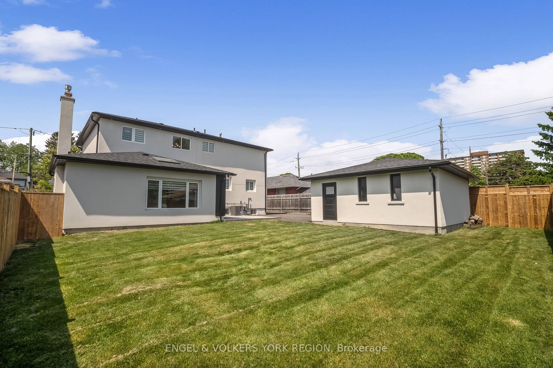 95 Risebrough Ave