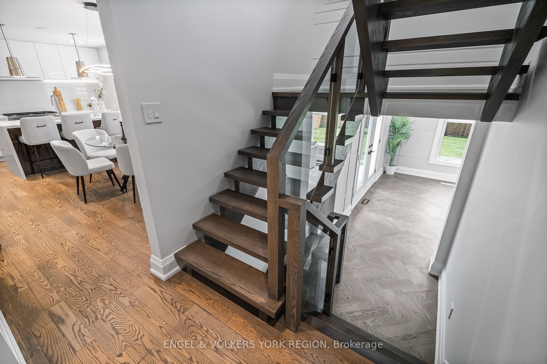 95 Risebrough Ave