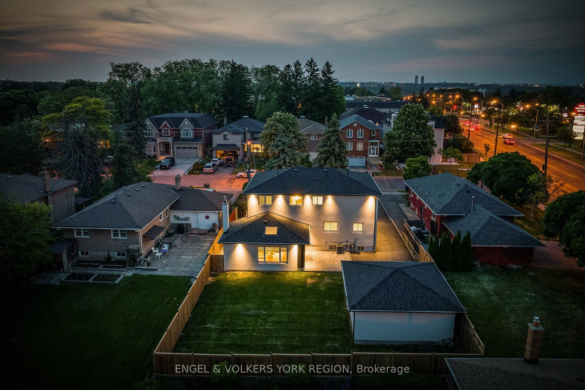 95 Risebrough Ave
