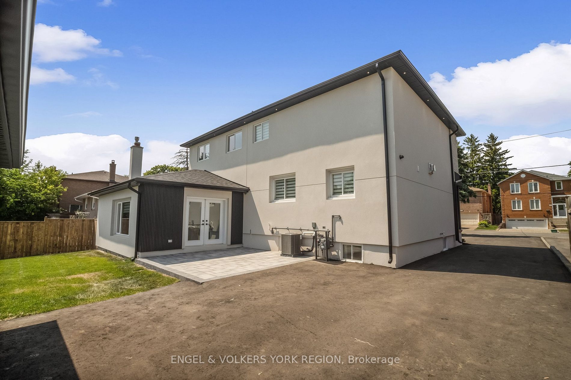 95 Risebrough Ave