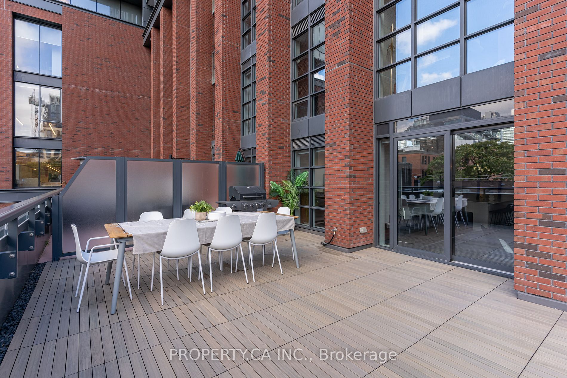 501 Adelaide St W, #302
