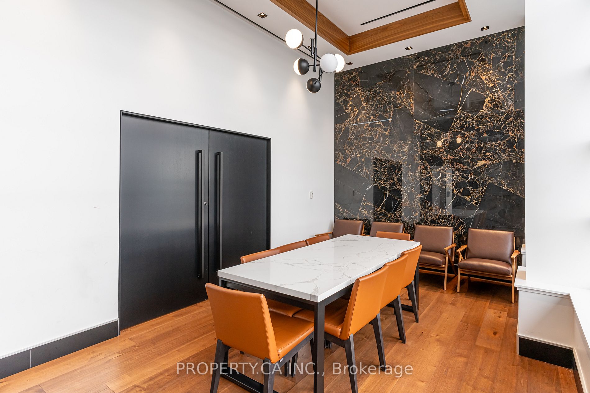 501 Adelaide St W, #302
