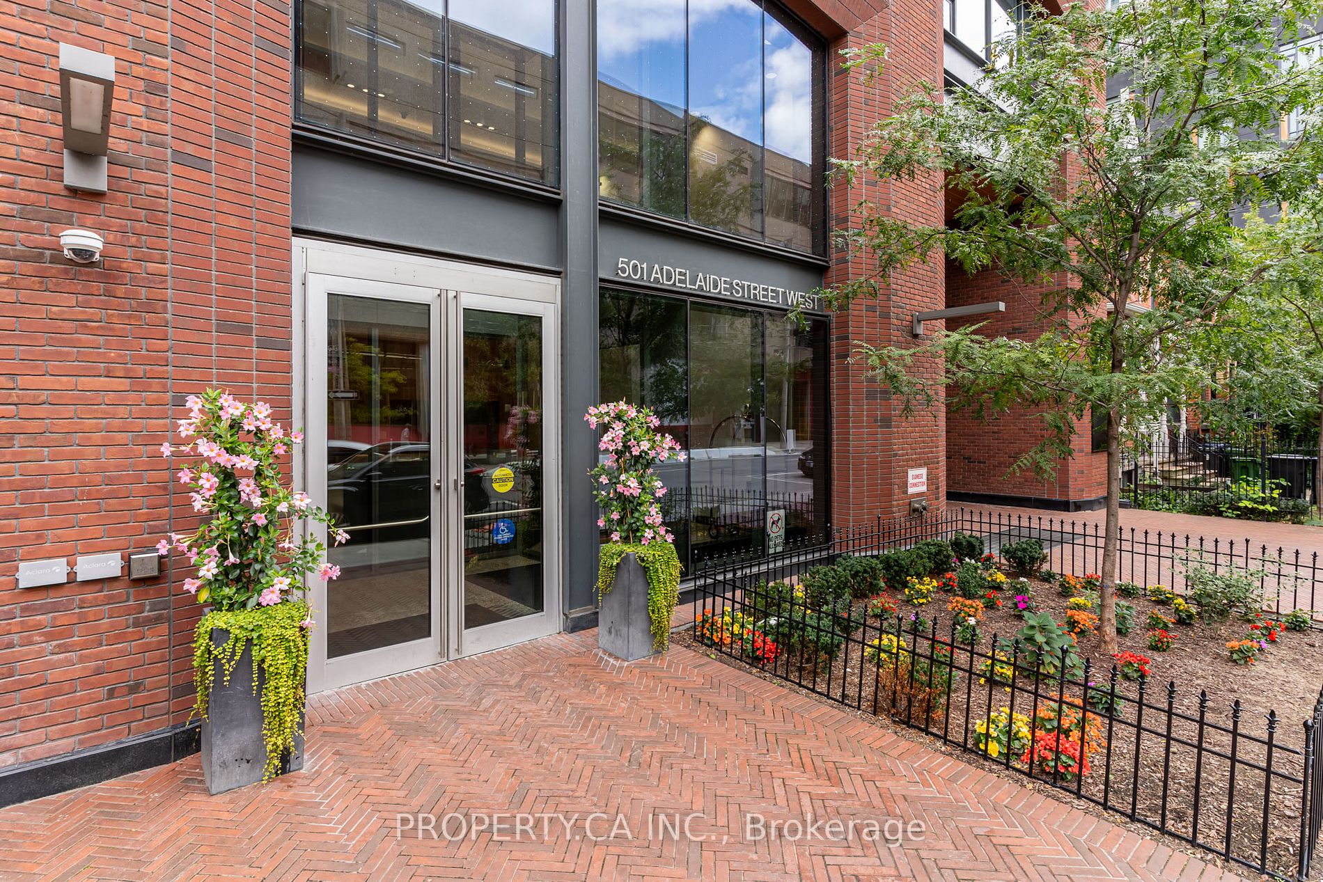 501 Adelaide St W, #302