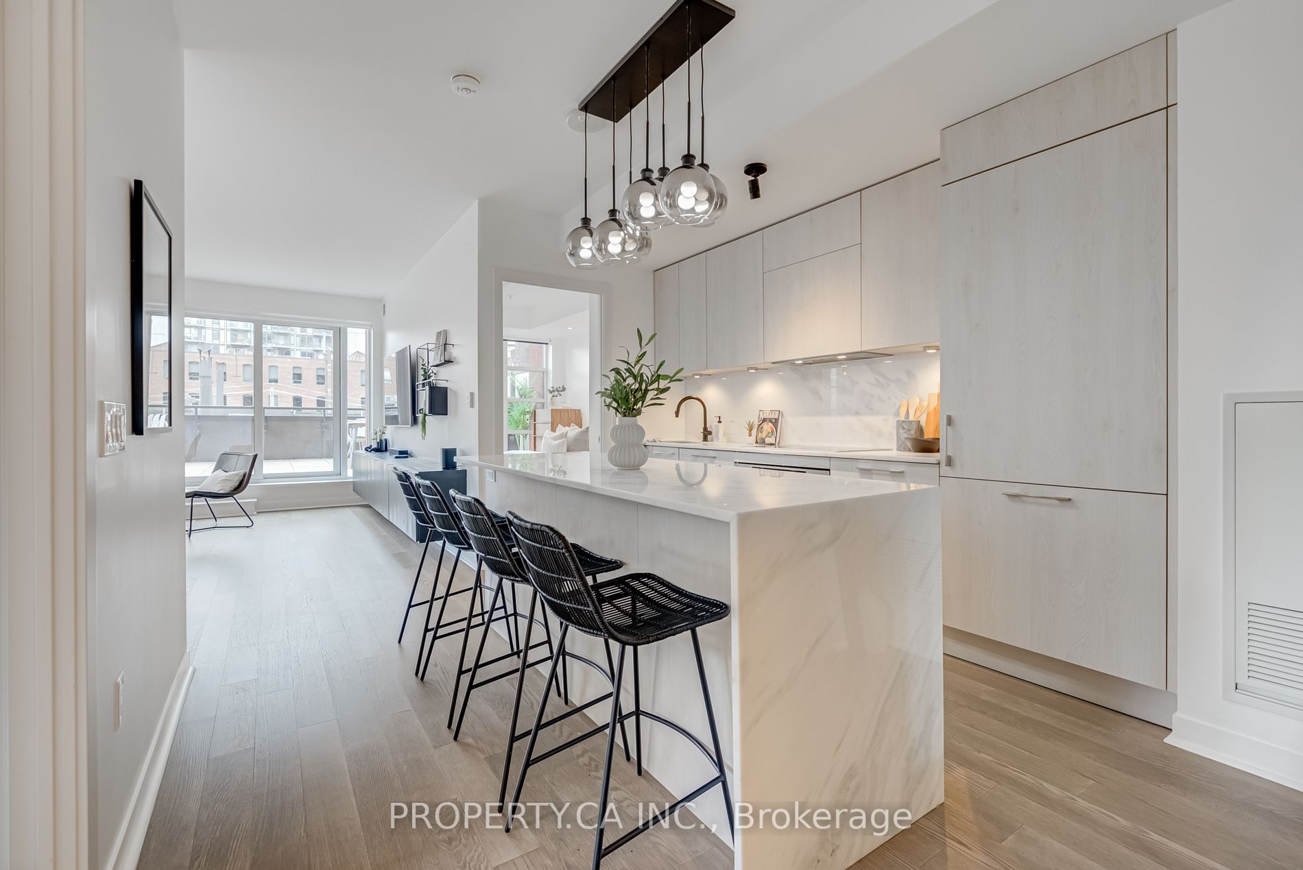 501 Adelaide St W, #302