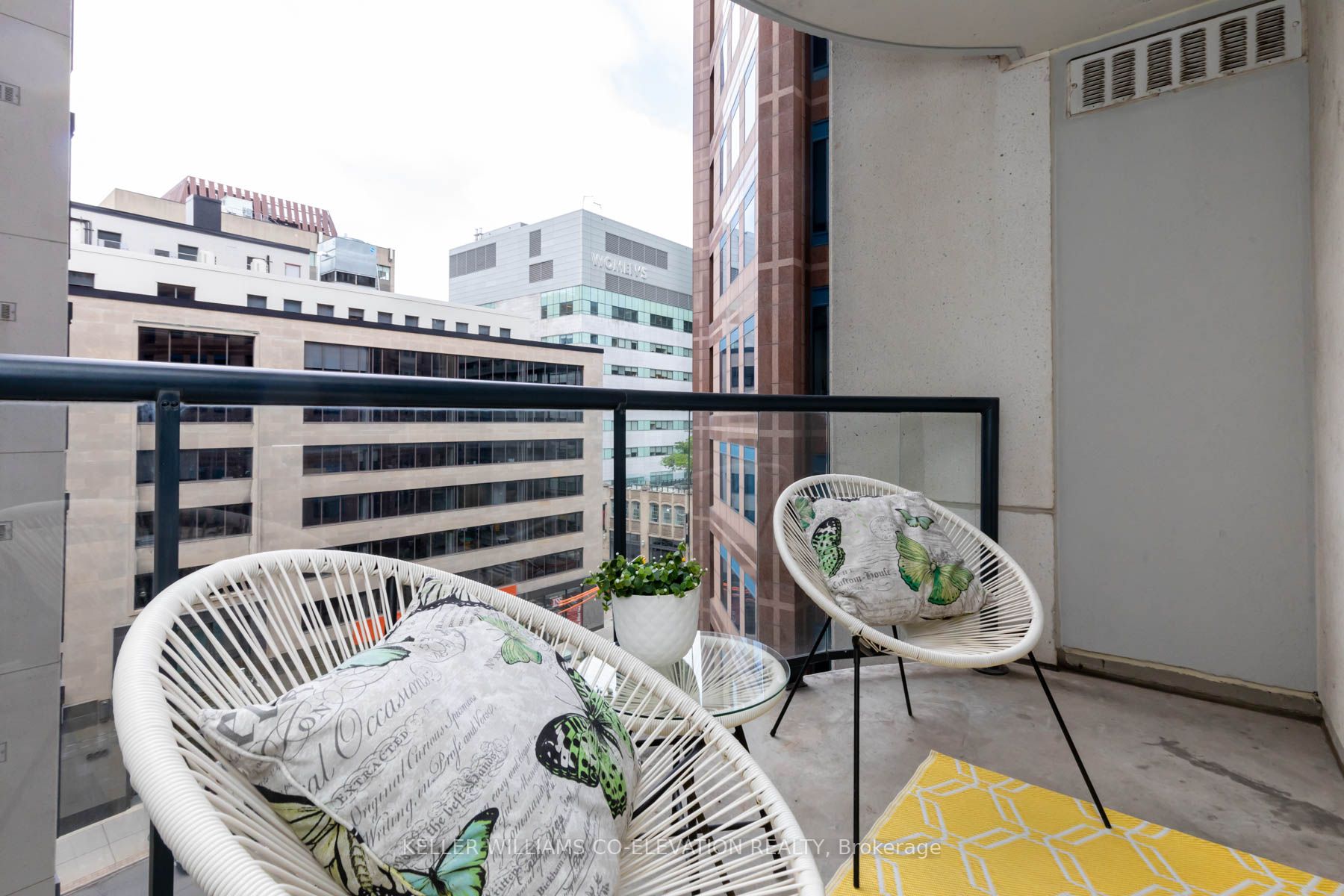 801 Bay St, #909