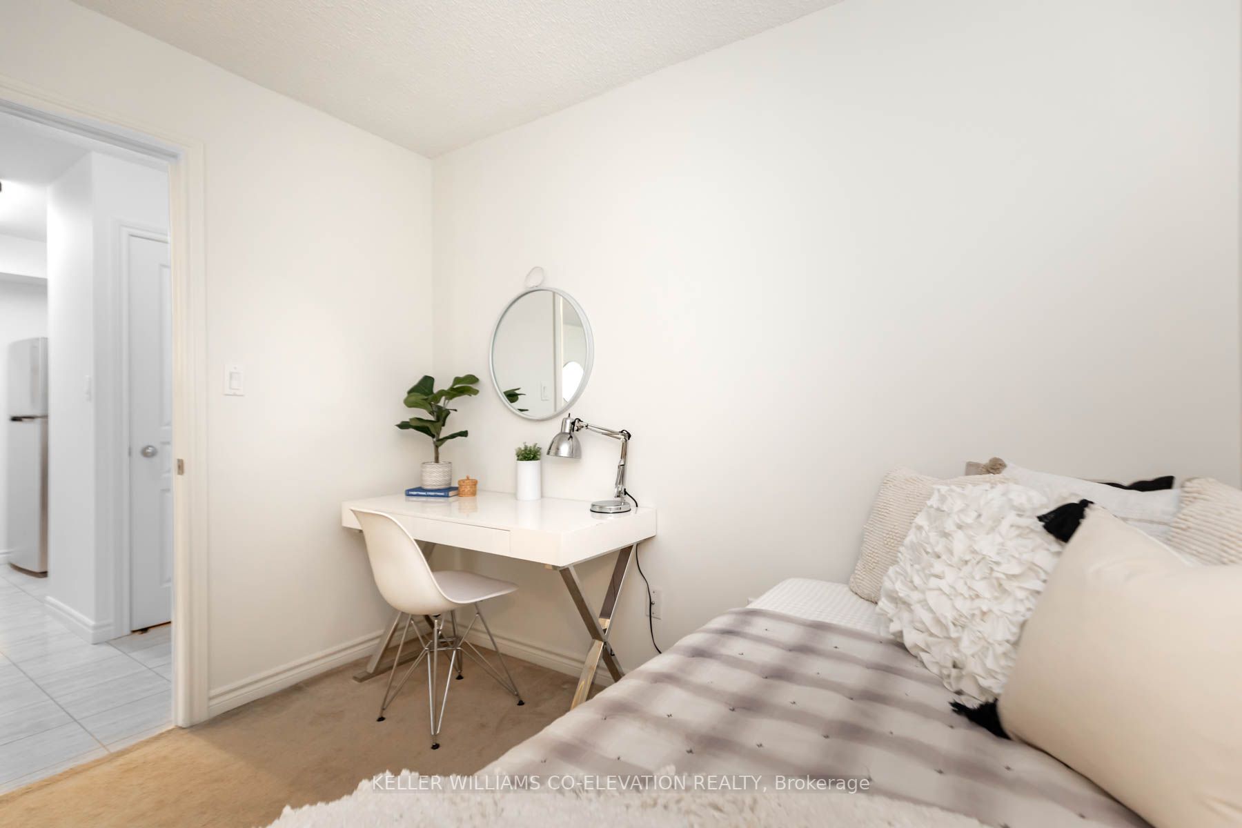 801 Bay St, #909