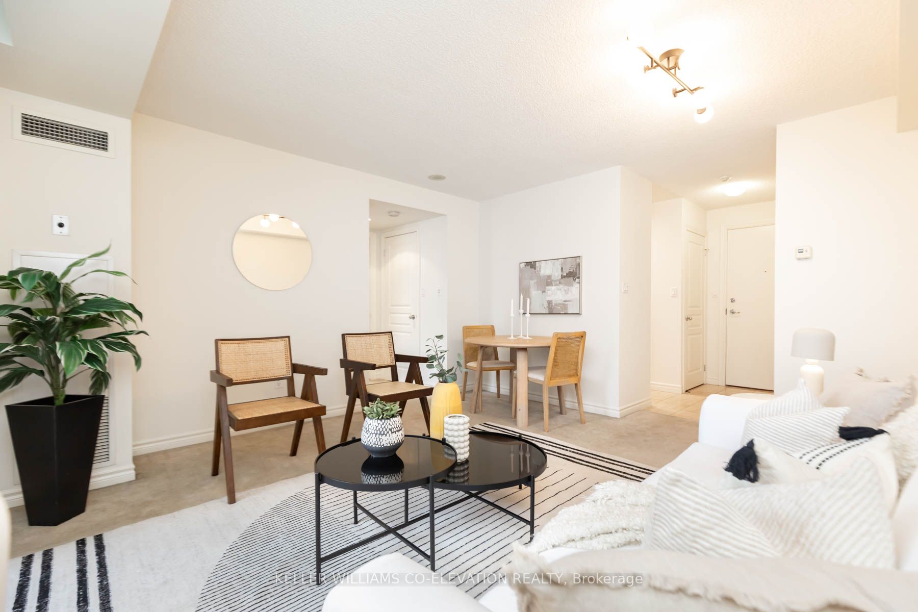 801 Bay St, #909