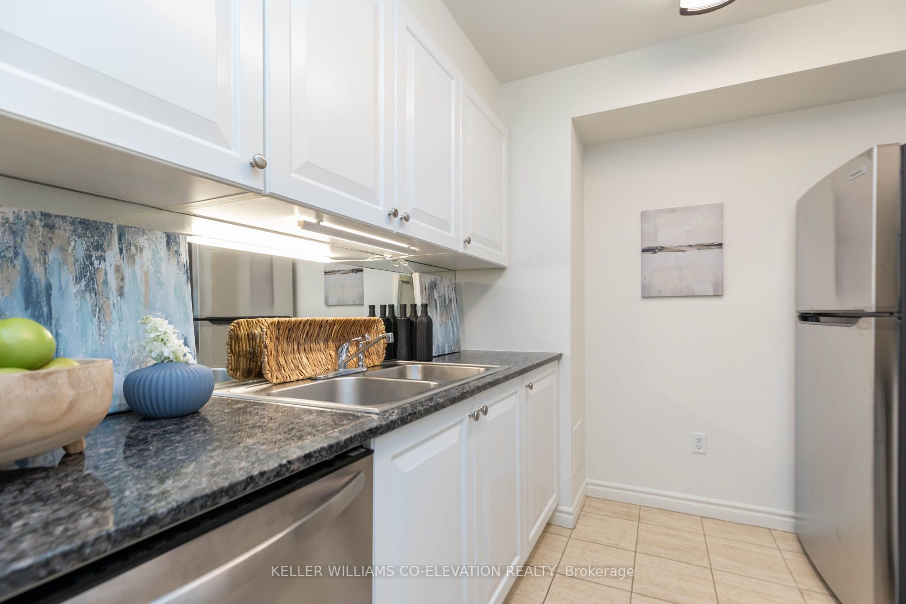 801 Bay St, #909