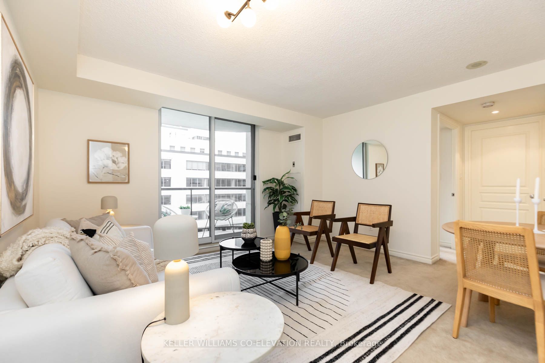 801 Bay St, #909