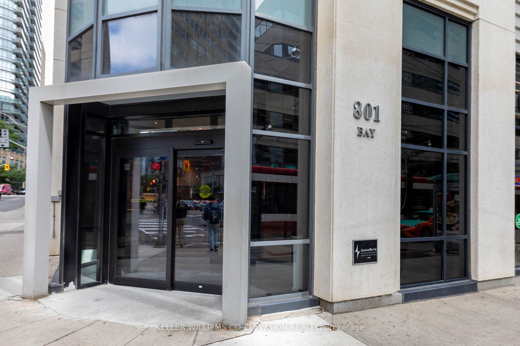 801 Bay St, #909