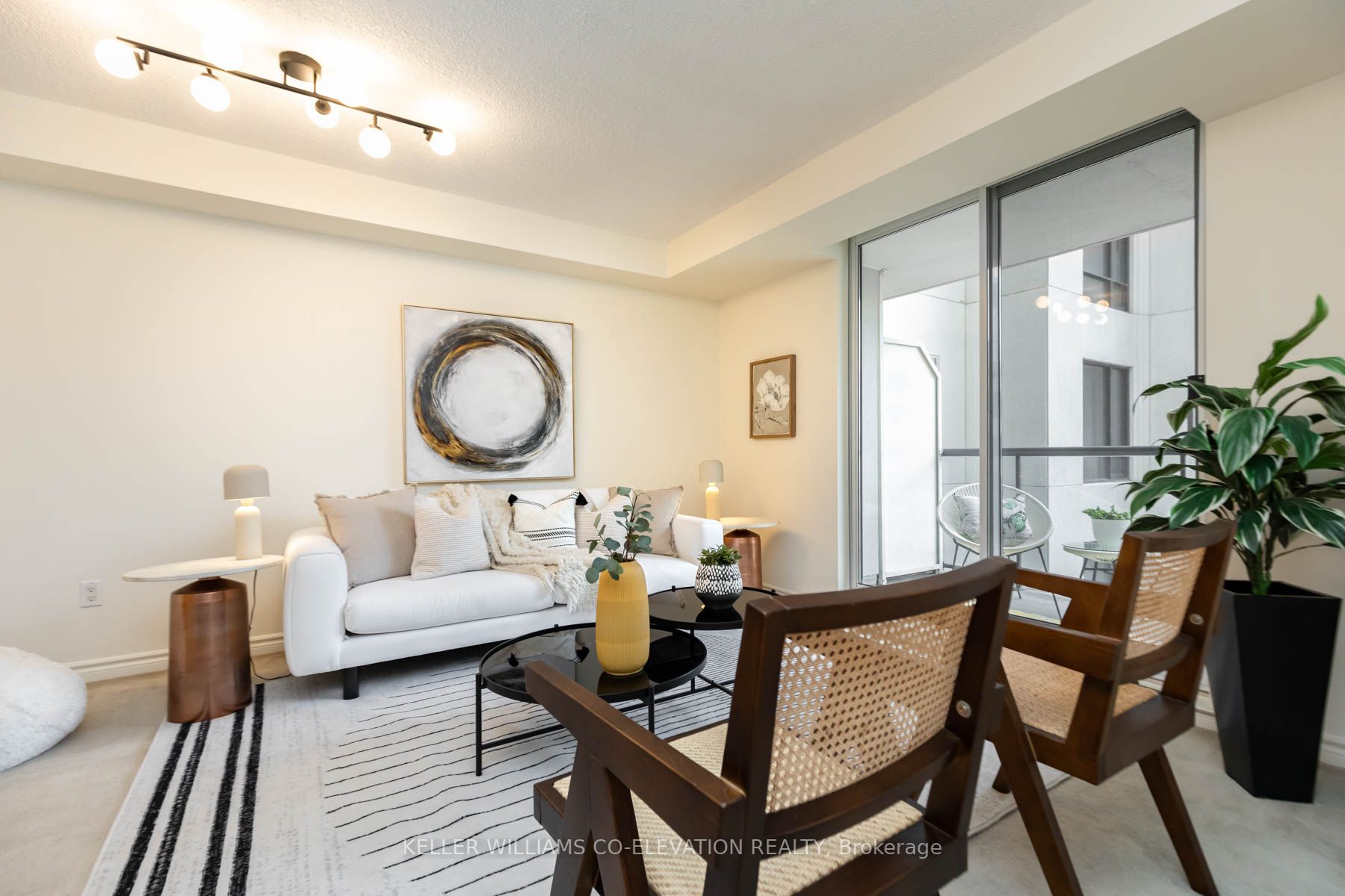 801 Bay St, #909