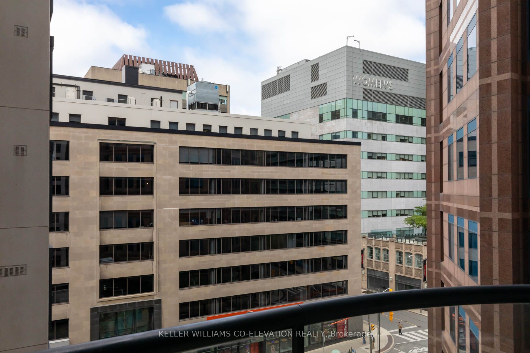 801 Bay St, #909