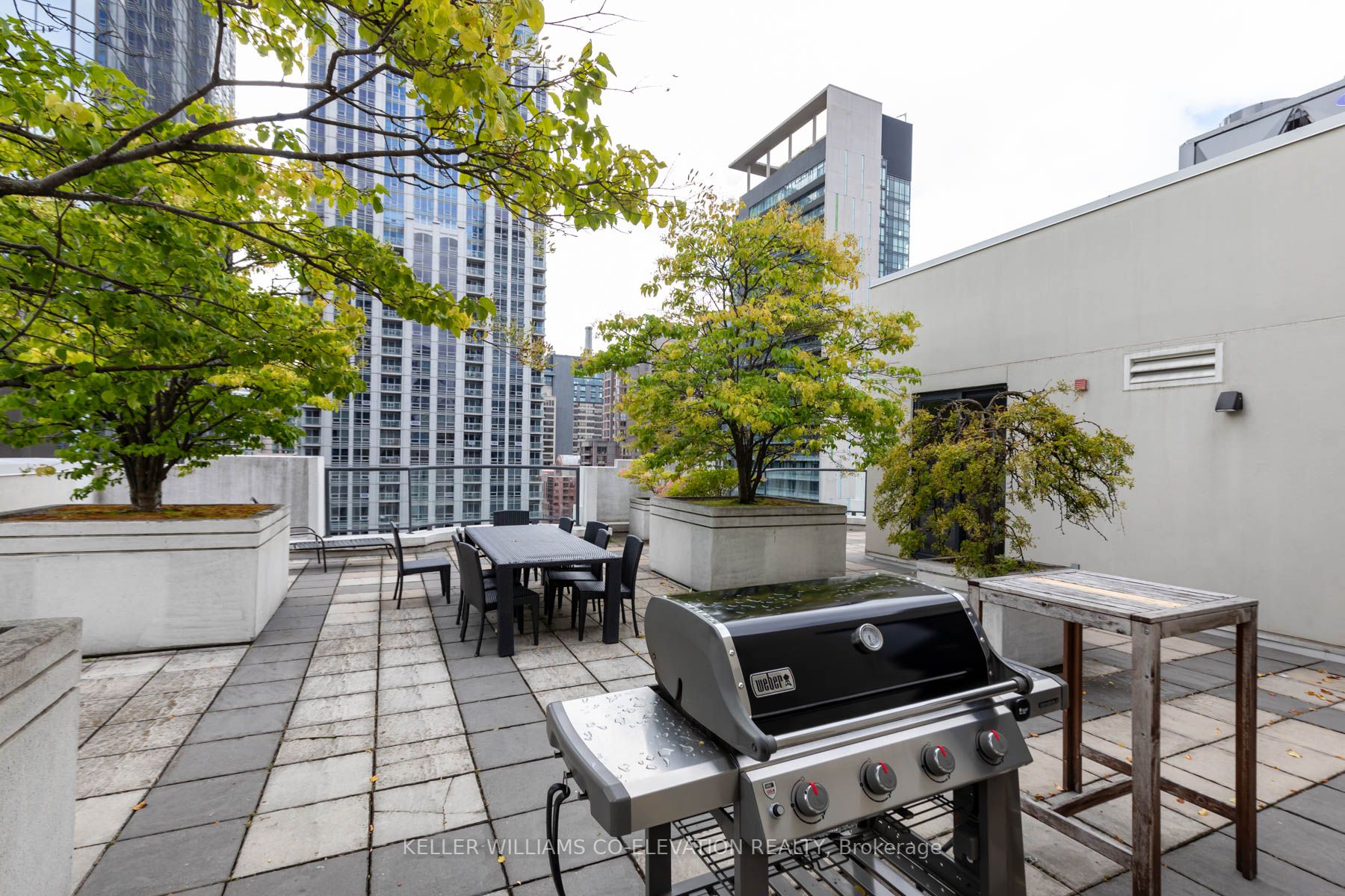 801 Bay St, #909