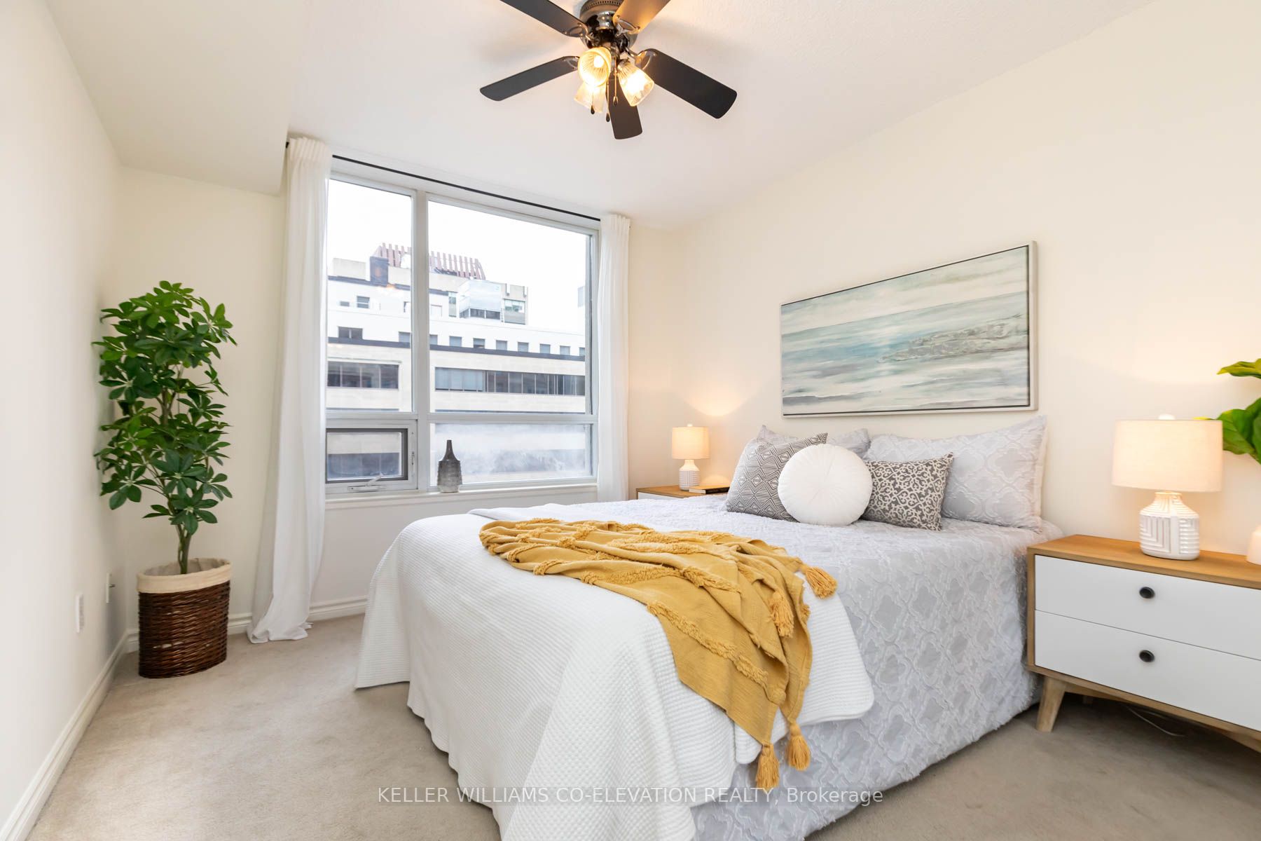 801 Bay St, #909