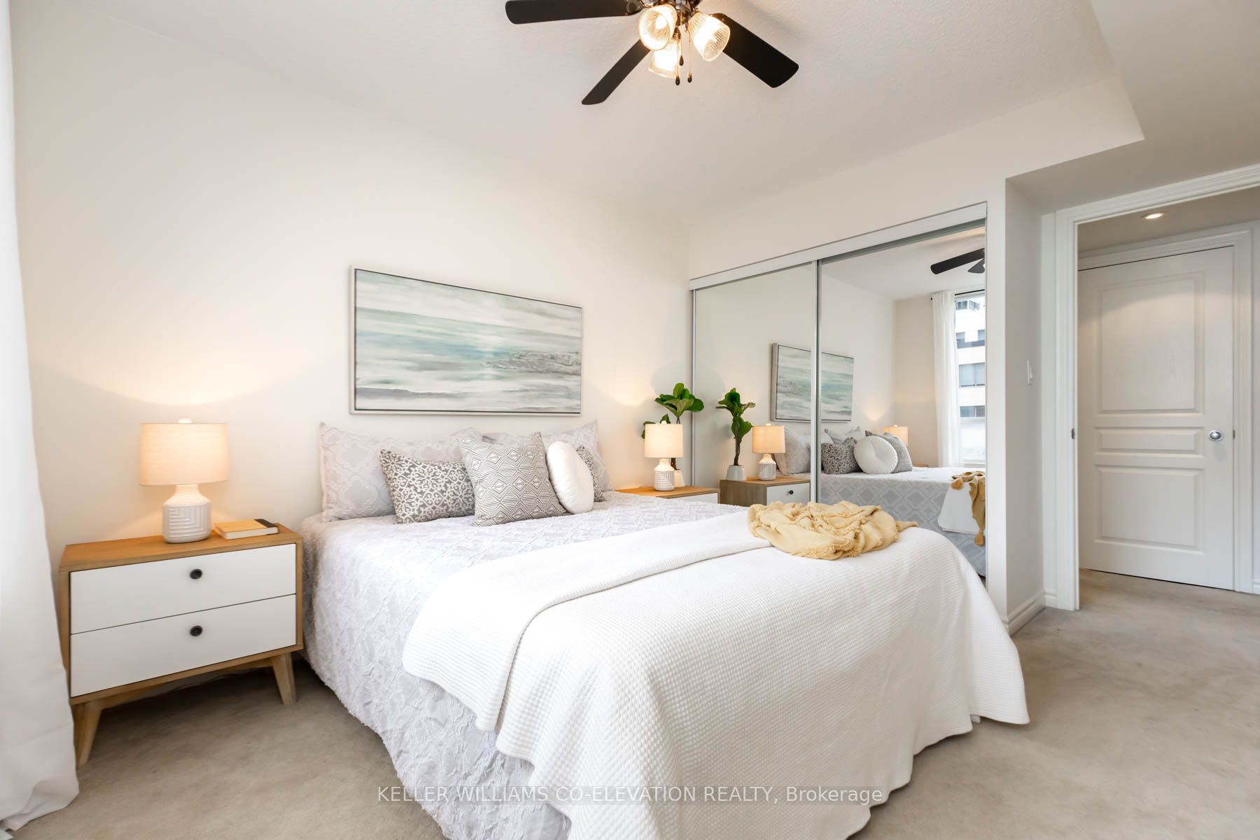 801 Bay St, #909