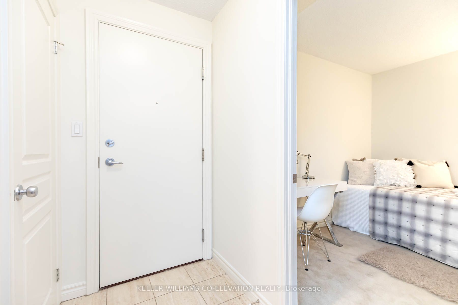 801 Bay St, #909