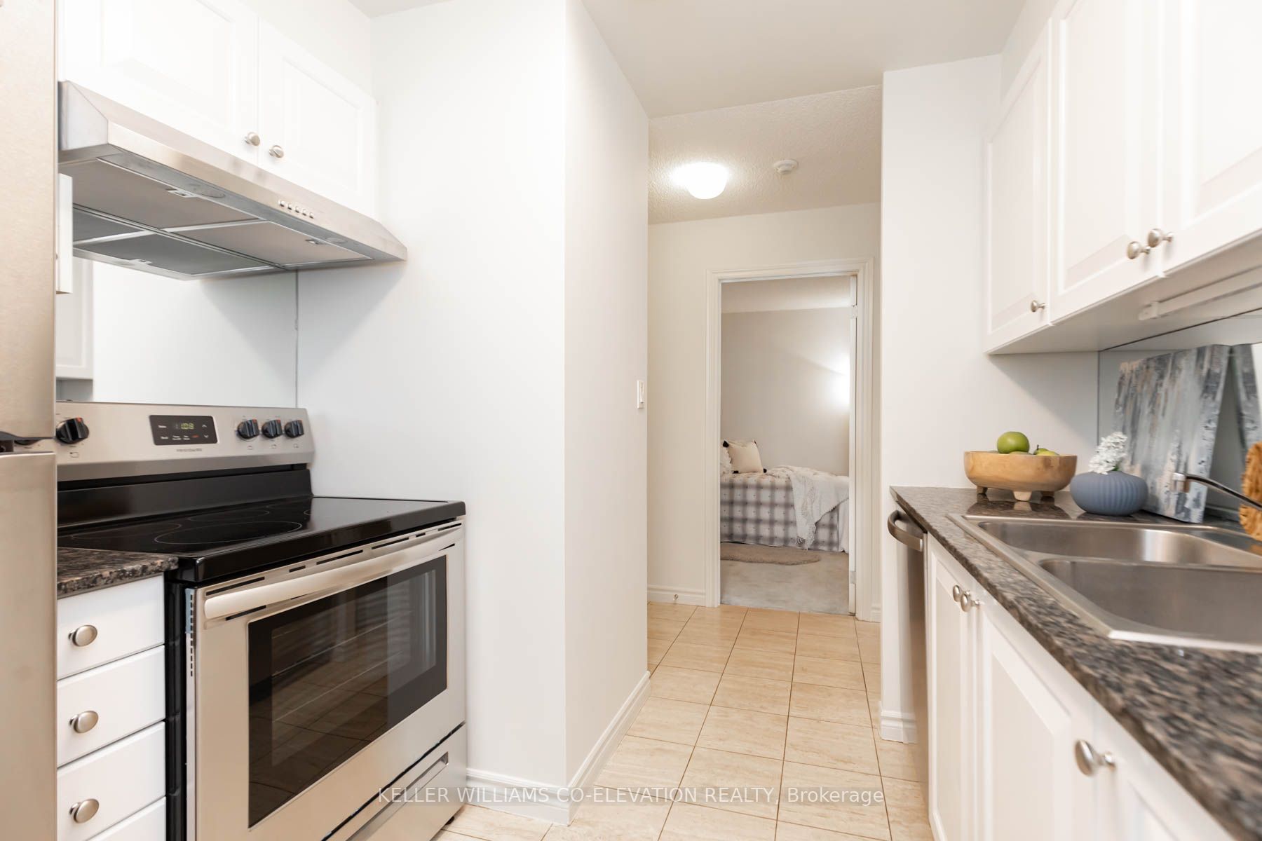 801 Bay St, #909