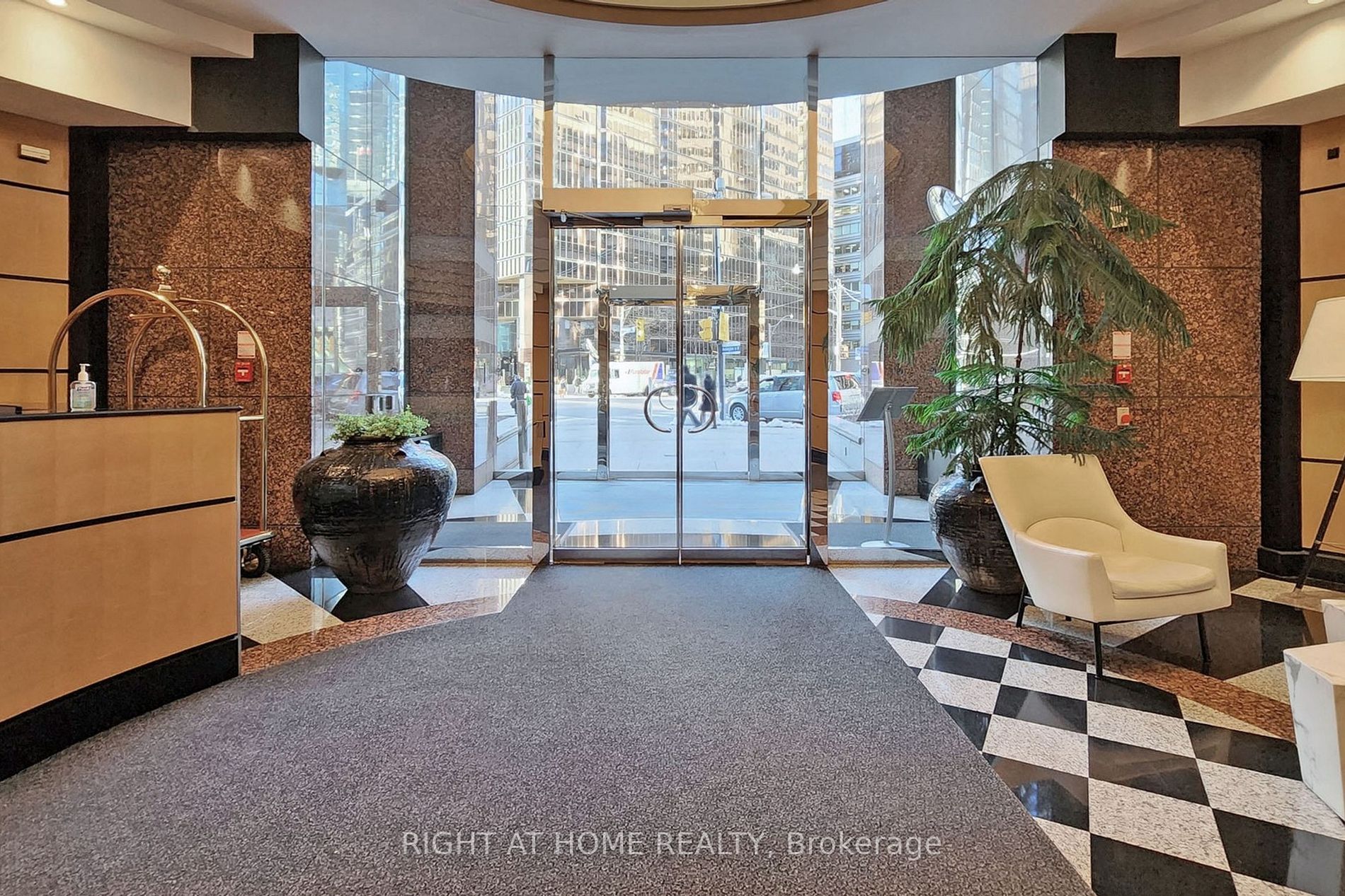 33 University Ave, #2702
