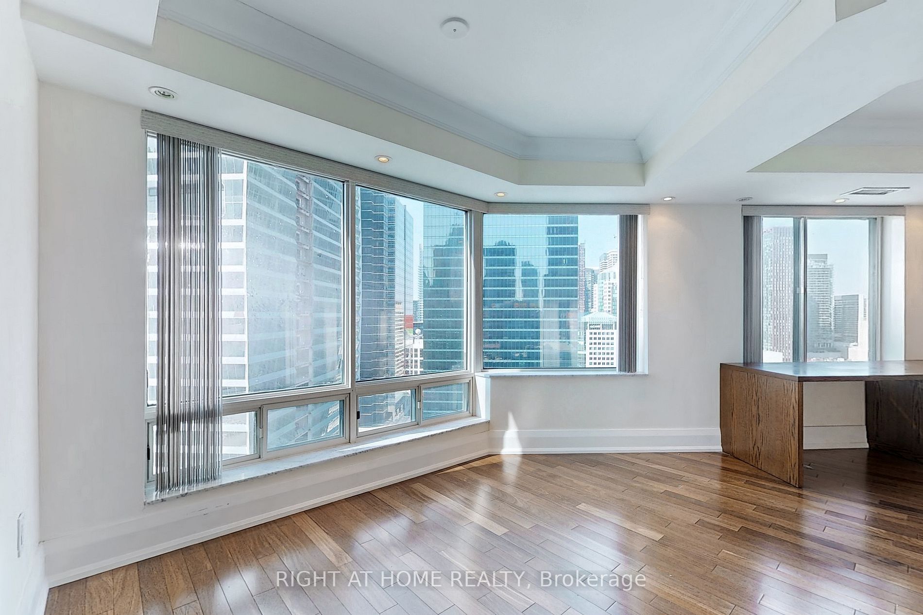 33 University Ave, #2702