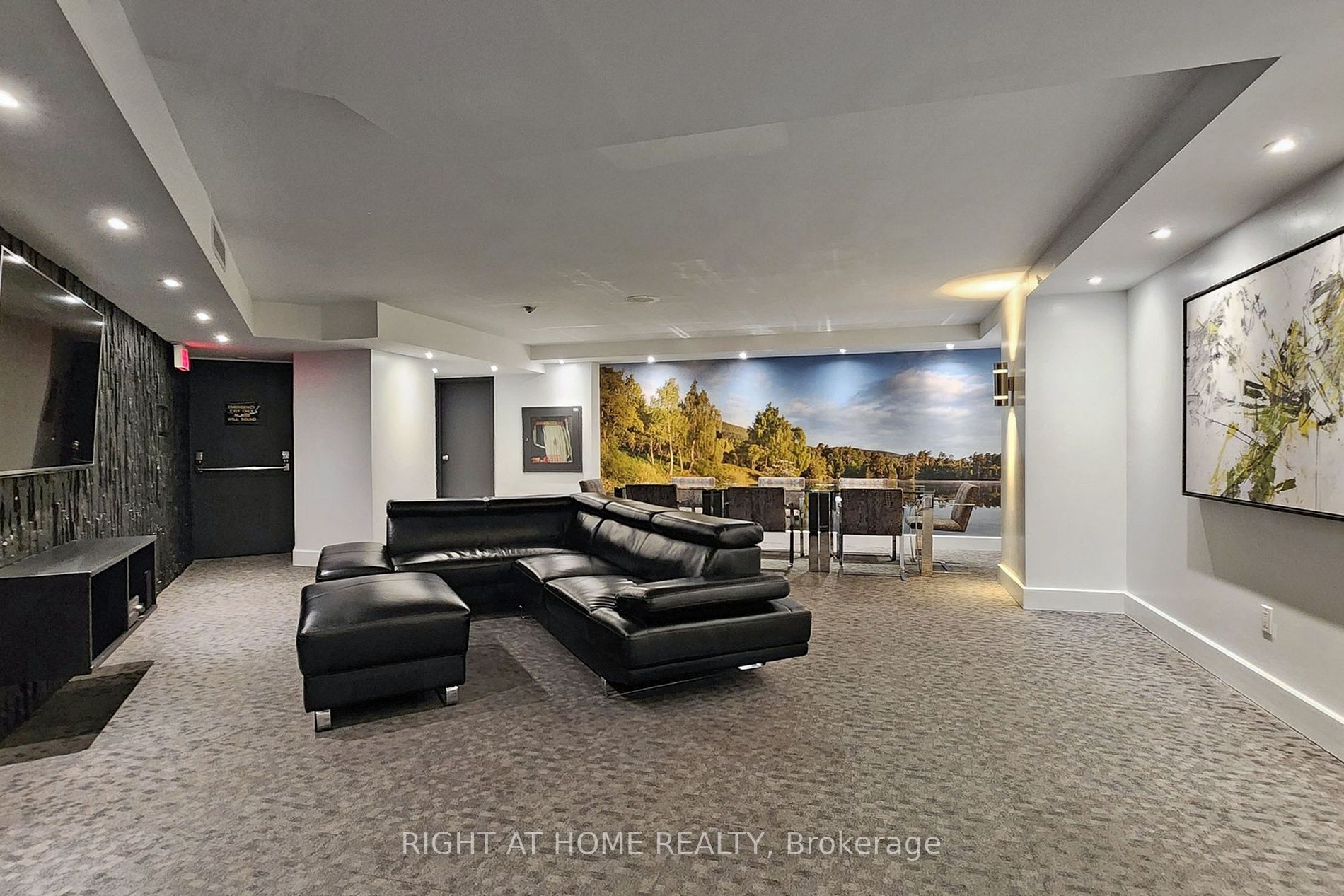 33 University Ave, #2702