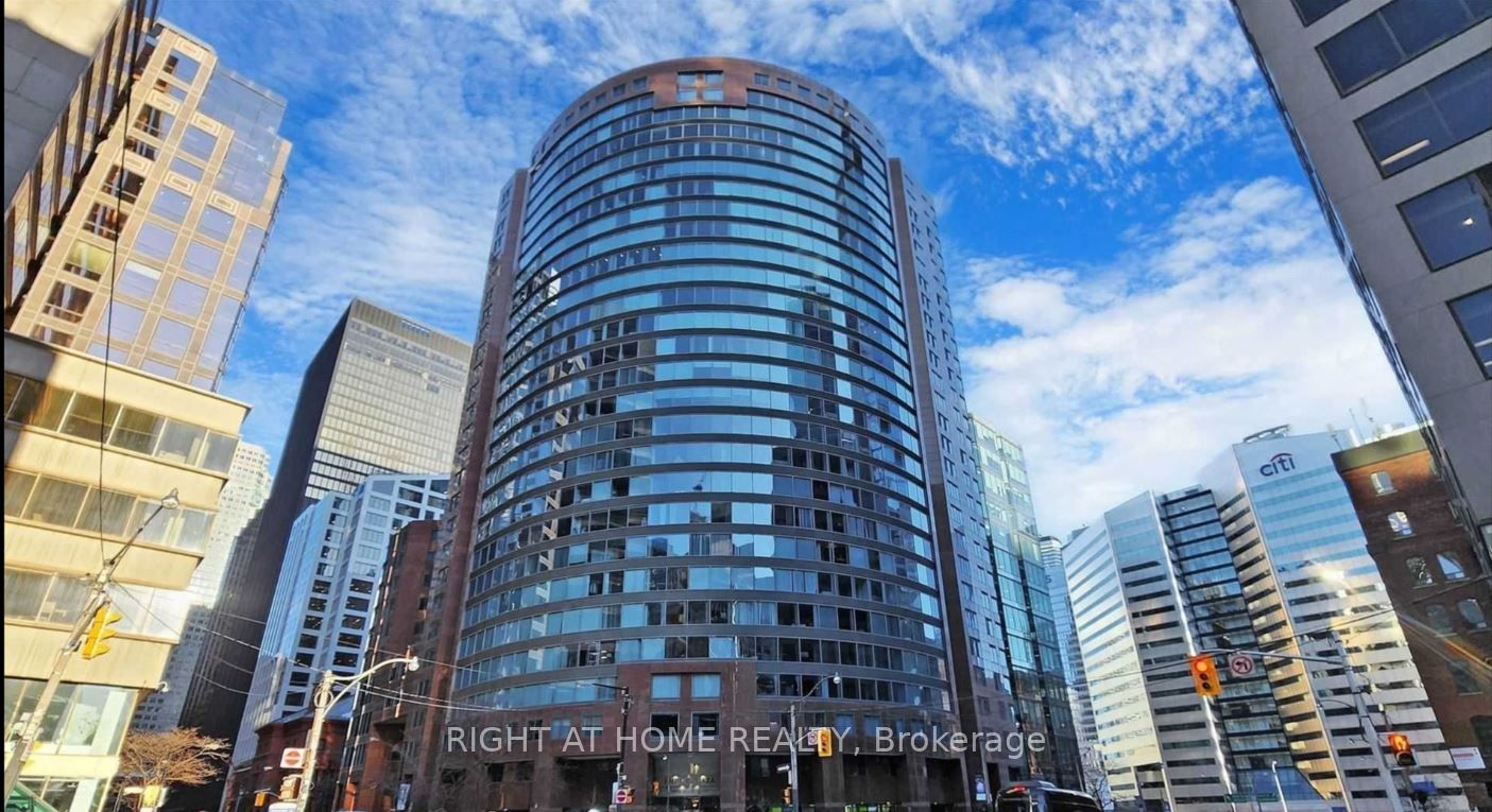 33 University Ave, #2702