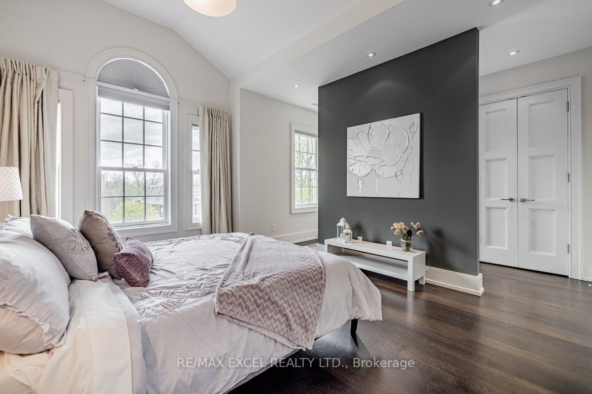 24 Forest Ridge Dr