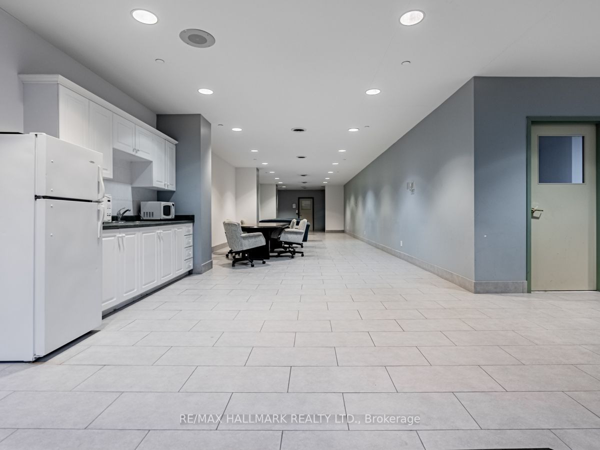 393 King Street W, #605