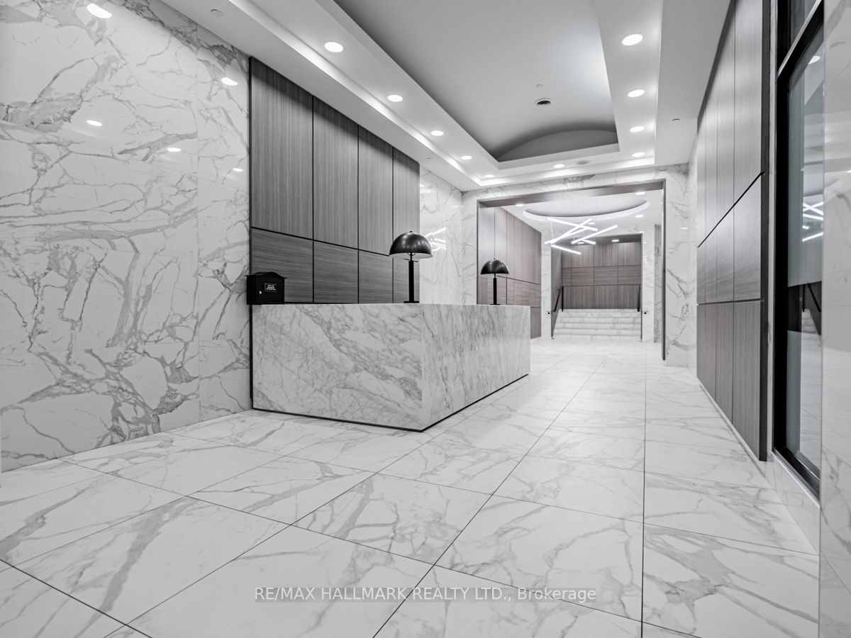 393 King Street W, #605