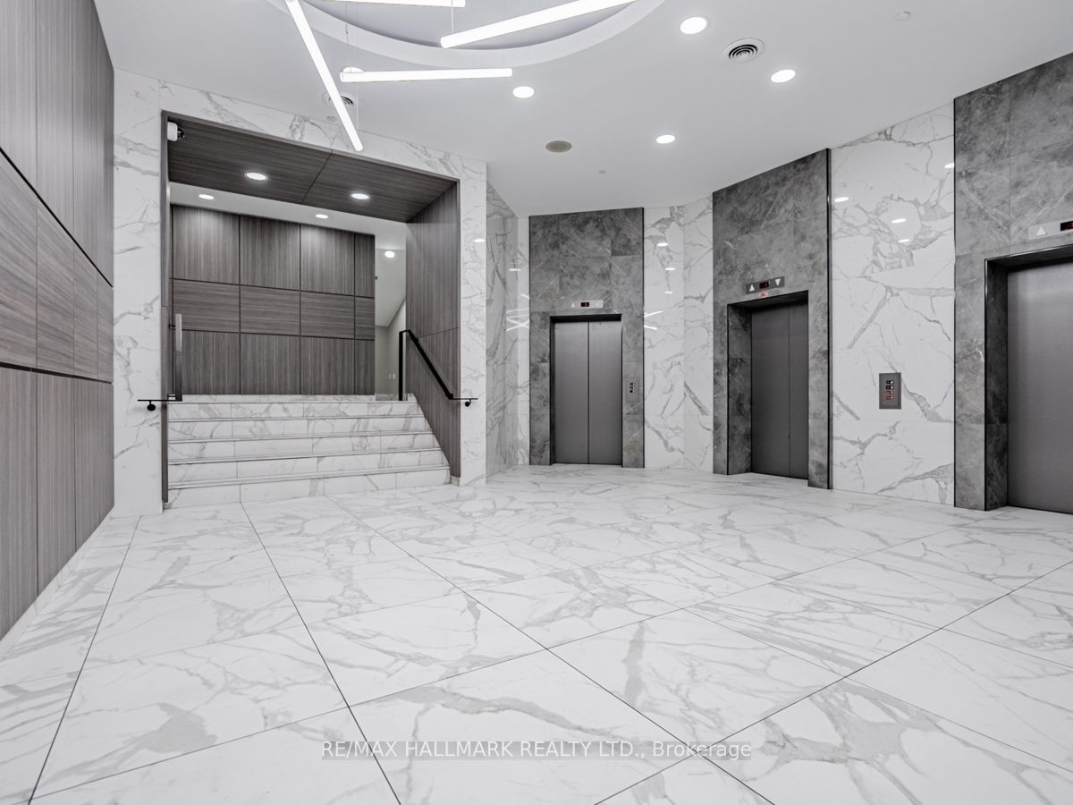 393 King Street W, #605