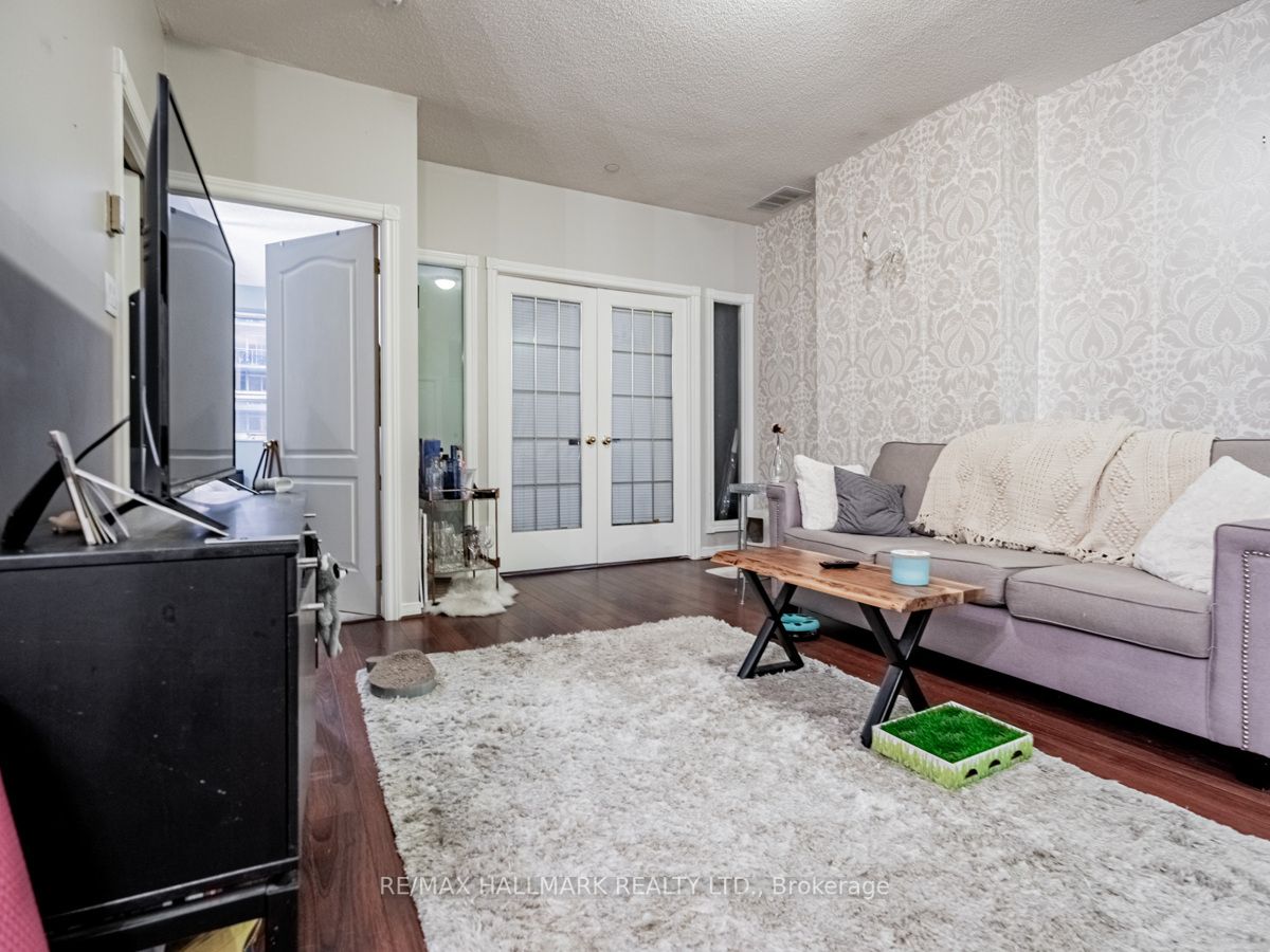 393 King Street W, #605