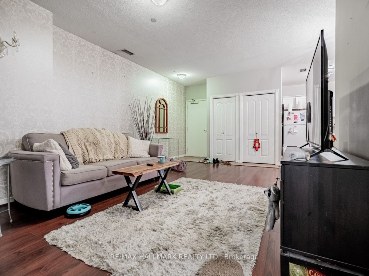 393 King Street W, #605