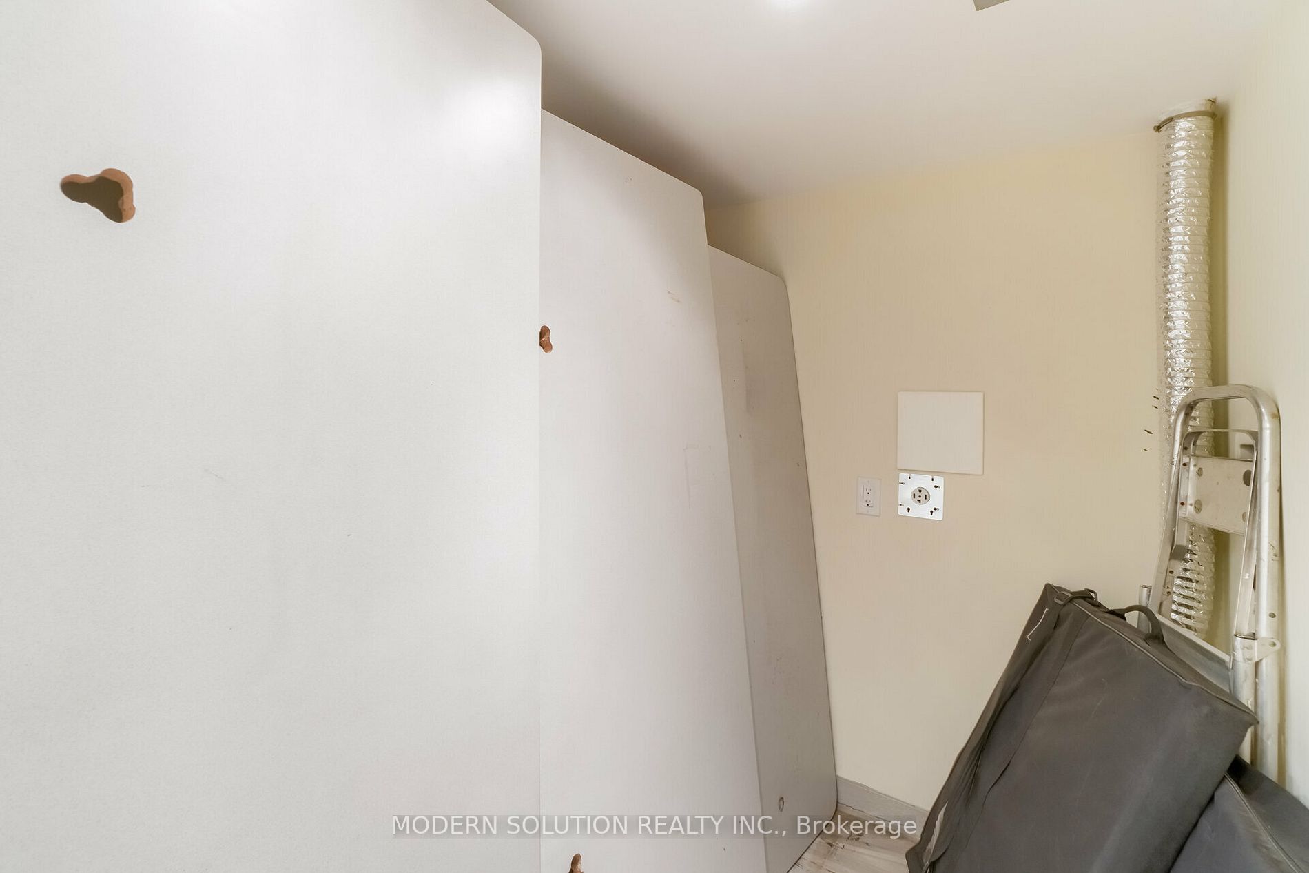 555 Wilson Ave W, #E109